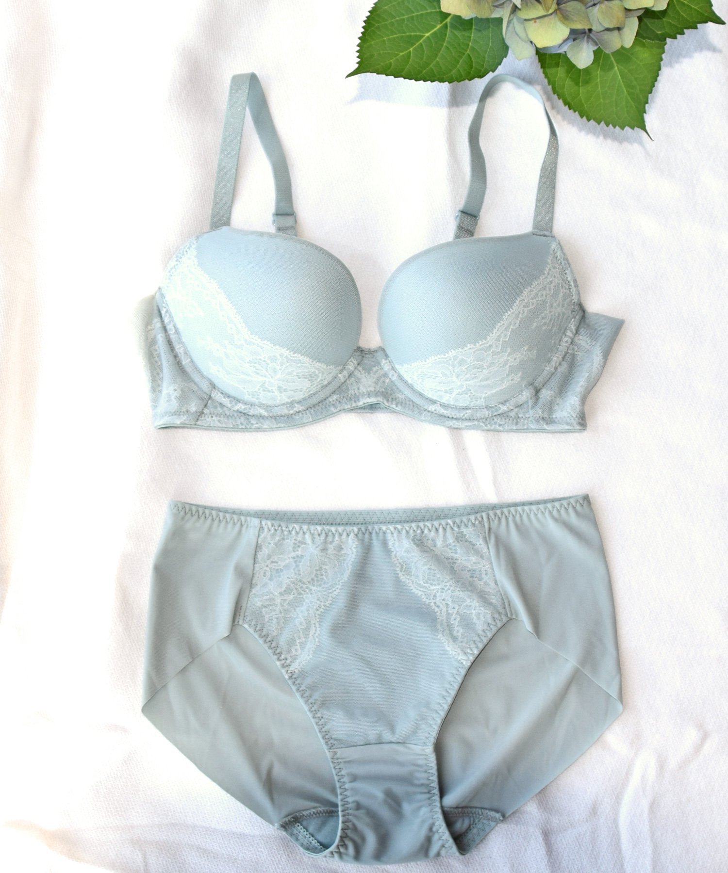 【アンフィ/AMPHI】の【アウターにひびきにくい!シンプル*レーシイ】ブラ ショーツセット インテリア・キッズ・メンズ・レディースファッション・服の通販 founy(ファニー) ファッション Fashion レディースファッション Fashion for Women アウター Coat / Outerwear Collection カッティング Cutting Detail ショーツ Shorts, Short Pants シンプル Simple, Minimal フラット Flat, Flat Shoes ブラジャー Bra, Lingerie ベーシック Basic, Essential レース Lace, Lace Fabric LB|ID: prp329100004866694 ipo3291000000036248425