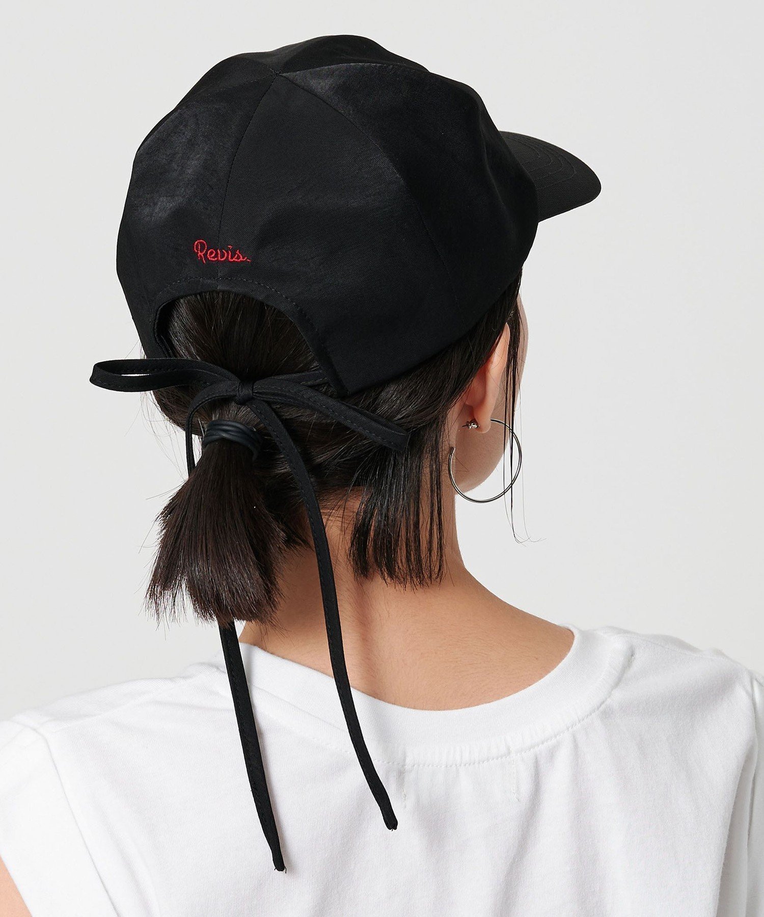 【ユナイテッドアローズ/UNITED ARROWS】のRevis. バック リボン ロゴキャップ インテリア・キッズ・メンズ・レディースファッション・服の通販 founy(ファニー) 　ファッション　Fashion　レディースファッション　Fashion for Women　バッグ　Bags　キャップ　Cap, Baseball Cap　コンパクト　Compact, Small Size　シンプル　Simple, Minimal　フェミニン　Feminine, Girly　帽子　Hat, Headwear　リボン　Ribbon, Bow　アウトレット　Outlet / Clearance　エレガント 上品　Elegant　BLACK|ID: prp329100004866744 ipo3291000000036248671