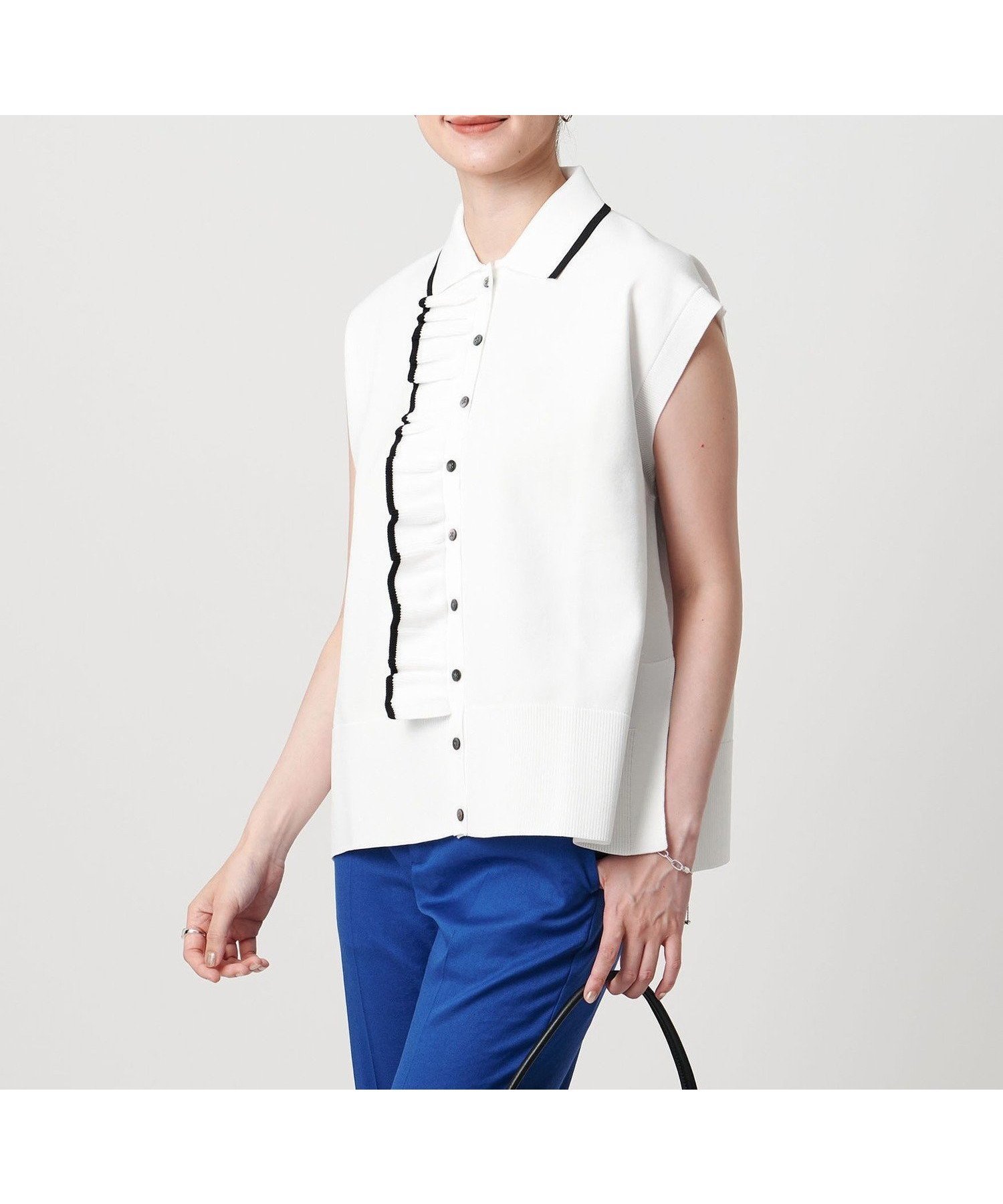 【ユナイテッドアローズ/UNITED ARROWS】のミニマル フリル ベスト インテリア・キッズ・メンズ・レディースファッション・服の通販 founy(ファニー) 　ファッション　Fashion　レディースファッション　Fashion for Women　アウター　Coat / Outerwear Collection　トップス・カットソー　Cut & Sew Tops　ベスト&ジレ / 重ね着スタイル　Vests & Gilets　スリット　Slit, Slit Detail　ノースリーブ　Sleeveless, No-Sleeve　フリル　Frill, Ruffle　フロント　Front, Front Design　ベスト　Vest, Waistcoat　半袖　Short Sleeve, Half Sleeve　ワイド　Wide, Wide Fit　アウトレット　Outlet / Clearance　夏　Summer　OFF WHITE|ID: prp329100004866965 ipo3291000000036252023