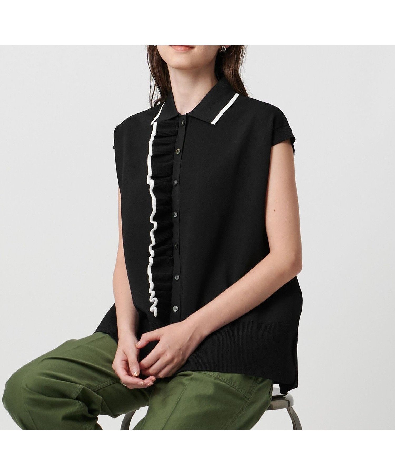 【ユナイテッドアローズ/UNITED ARROWS】のミニマル フリル ベスト インテリア・キッズ・メンズ・レディースファッション・服の通販 founy(ファニー) 　ファッション　Fashion　レディースファッション　Fashion for Women　アウター　Coat / Outerwear Collection　トップス・カットソー　Cut & Sew Tops　ベスト&ジレ / 重ね着スタイル　Vests & Gilets　スリット　Slit, Slit Detail　ノースリーブ　Sleeveless, No-Sleeve　フリル　Frill, Ruffle　フロント　Front, Front Design　ベスト　Vest, Waistcoat　半袖　Short Sleeve, Half Sleeve　ワイド　Wide, Wide Fit　アウトレット　Outlet / Clearance　夏　Summer　BLACK|ID: prp329100004866965 ipo3291000000036252024