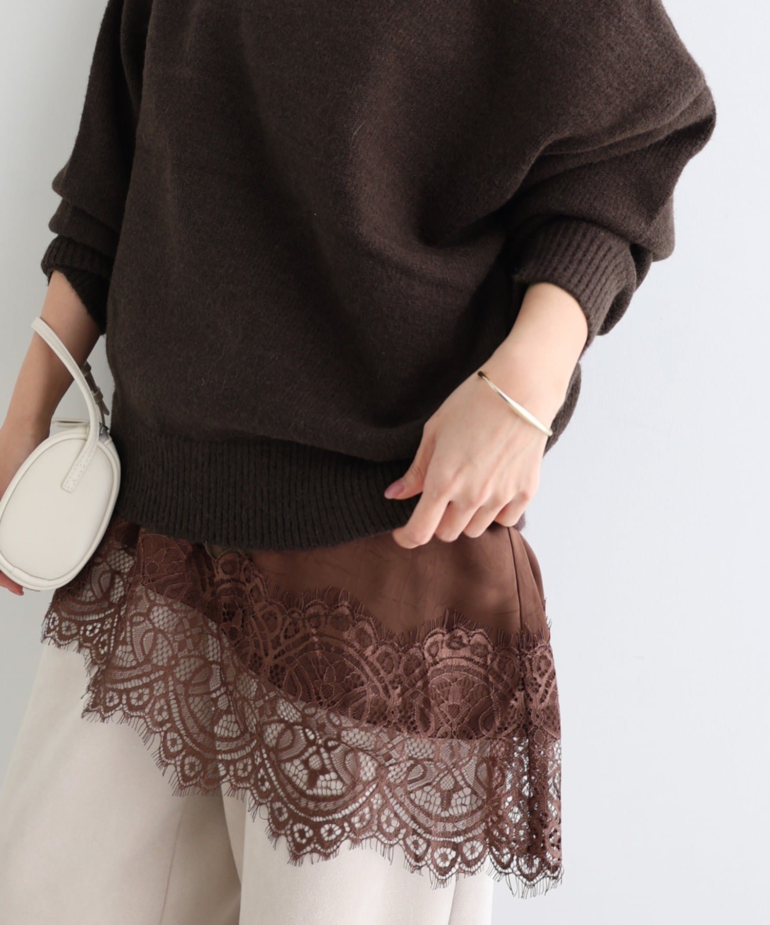 【アンドミー/andme】の【選べる着丈】サテン 裾レース キャミソール インテリア・キッズ・メンズ・レディースファッション・服の通販 founy(ファニー) 　ファッション　Fashion　レディースファッション　Fashion for Women　トップス・カットソー　Cut & Sew Tops　キャミソール&ノースリーブ　Camisoles & Sleeveless Tops　キャミソール　Camisole, Spaghetti Strap Top　サテン　Satin, Glossy Fabric　ジャケット　Jacket, Outerwear　スラックス　Slacks, Dress Pants　バランス　Balance, Style Balance　レース　Lace, Lace Fabric　おすすめ　Recommended / Our Picks　エレガント 上品　Elegant　ブラウン|ID: prp329100004866968 ipo3291000000036252098