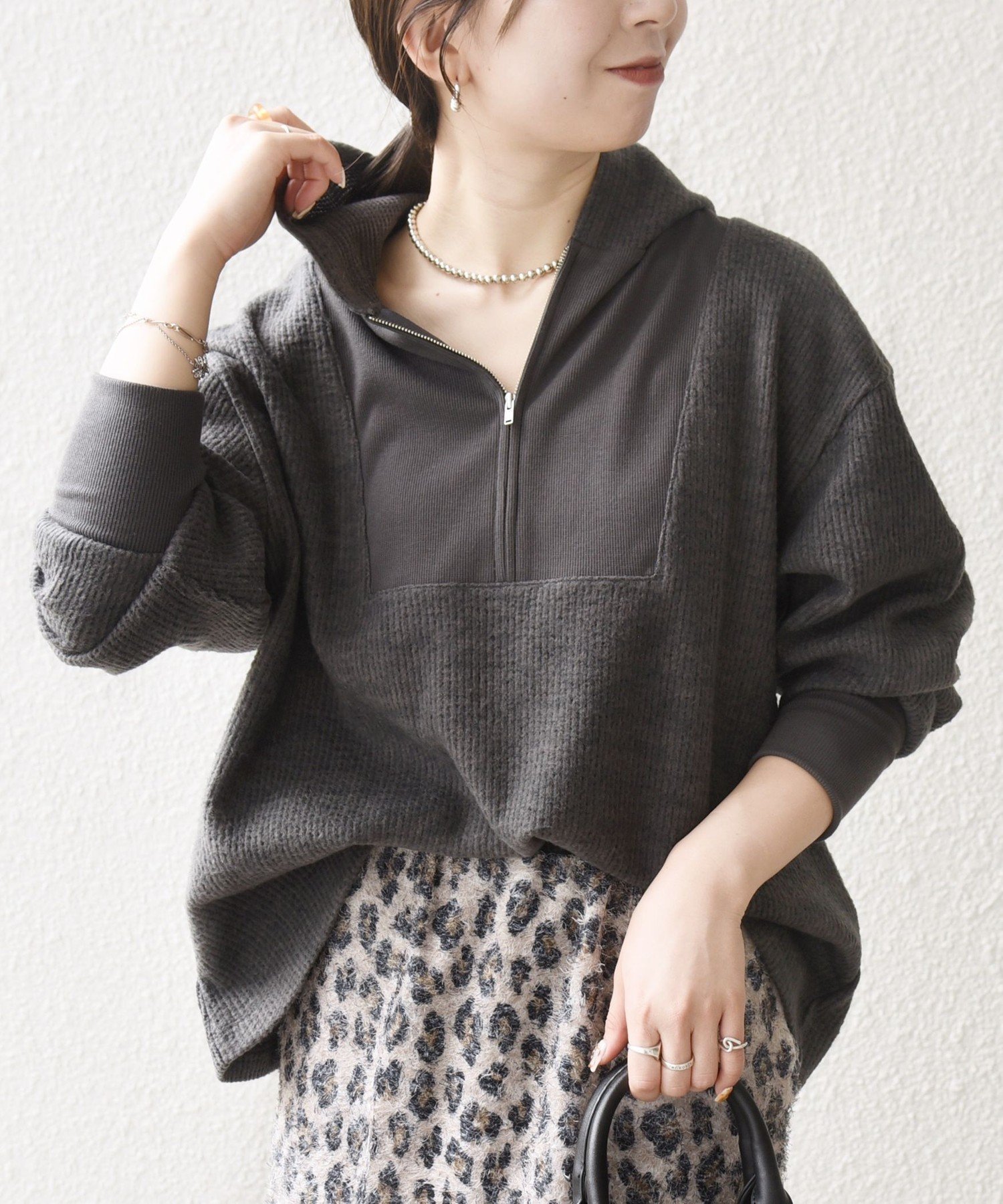 【シップス フォー ウィメン/SHIPS】のSHIPS any 手洗い可能 起毛 ワッフル ハーフジップ フーディー プルオーバー インテリア・キッズ・メンズ・レディースファッション・服の通販 founy(ファニー) 　ファッション　Fashion　レディースファッション　Fashion for Women　トップス・カットソー　Cut & Sew Tops　カジュアルプルオーバー・ニットトップス　Pullovers & Knit Tops / Casual Pullovers　オレンジ　Orange　洗える　Machine Washable　今季　This Season, Current Season　シンプル　Simple, Minimal　デニム　Denim, Jeans Material　バランス　Balance, Style Balance　フロント　Front, Front Design　ヨーク　Yoke, Yoke Design　ワイド　Wide, Wide Fit　ワッフル　Waffle, Waffle Knit　おすすめ　Recommended / Our Picks　2025年　2025　2025-2026秋冬・A/W　Autumn/Winter 2025–26 AW25–26　チャコールグレー|ID: prp329100004866971 ipo3291000000036252200