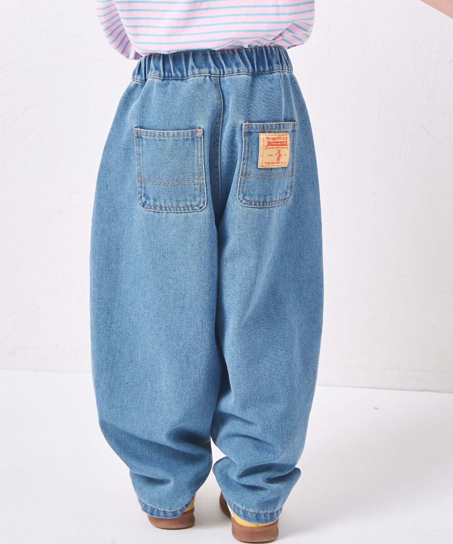 【ペアマノン/pairmanon / KIDS】のユニセックス ネームタグ付き カーブデニムパンツ インテリア・キッズ・メンズ・レディースファッション・服の通販 founy(ファニー) ファッション Fashion キッズファッション Fashion for Kids ボトムス Bottoms おすすめ Recommended / Our Picks デニム Denim, Jeans Material トレンド Trend, Trending Now ポケット Pocket, Pocket Detail 楽ちん Easy Fit, Comfortable ライトブルー81|ID: prp329100004867350 ipo3291000000036256786