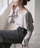 【ノーブル / スピック&スパン/NOBLE / Spick & Span】のスリットケープブラウス 人気、トレンドファッション・服の通販 founy(ファニー) ファッション Fashion レディースファッション Fashion for Women トップス・カットソー Cut & Sew Tops シャツ・ブラウス・オフィスカジュアル Elegant Blouses & Button-Ups とろみ Fluid, Flowy Fabric オケージョン Occasion Wear ジャケット Jacket, Outerwear スリット Slit, Slit Detail デニム Denim, Jeans Material バランス Balance, Style Balance フリル Frill, Ruffle ビジネス 仕事 通勤 Business / Work / Commuting thumbnail グレーB|ID: prp329100004867395 ipo3291000000036257754