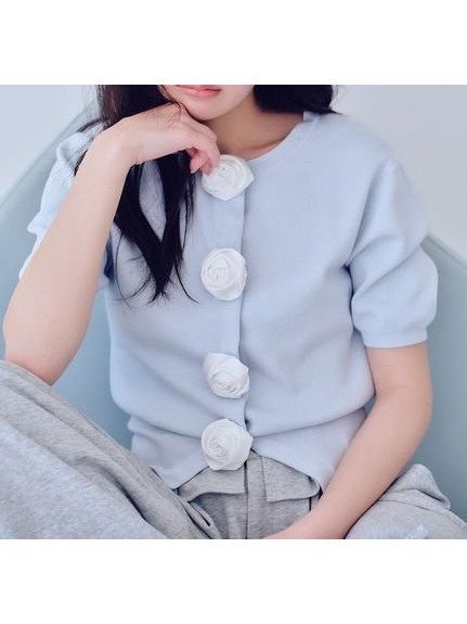 【スナイデル/SNIDEL】の【WEB限定/ROSE Collection】モチーフボタンニットカーディガン インテリア・キッズ・メンズ・レディースファッション・服の通販 founy(ファニー) 　ファッション　Fashion　レディースファッション　Fashion for Women　トップス・カットソー　Cut & Sew Tops　ニット　Knit Tops & Sweaters　カーディガン・羽織り　Layered Style Cardigans　おすすめ　Recommended / Our Picks　カーディガン　Cardigan, Knitwear　サテン　Satin, Glossy Fabric　スマート　Smart, Elegant　フロント　Front, Front Design　ブラウジング　Blouson Silhouette, Cinched Waist　モチーフ　Motif, Design Theme　ローズ　Rose, Rose Motif　SAX[083]|ID: prp329100004867407 ipo3291000000036257971