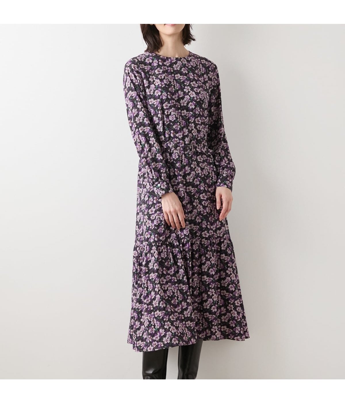 【ニューヨーカー/NEWYORKER】の【ウォッシャブル】ビオラフラワープリント ティアードギャザーロングワンピース インテリア・キッズ・メンズ・レディースファッション・服の通販 founy(ファニー) ファッション Fashion レディースファッション Fashion for Women ワンピース Dresses ウォッシャブル Machine Washable パープル Purple, Violet フレア Flare, Flared ポケット Pocket, Pocket Detail リラックス Relax, Relaxed Fit ロング Long, Long-Length A/W・秋冬 Autumn/Winter おすすめ Recommended / Our Picks エレガント 上品 Elegant 年末年始 Year-end and New Year Holidays パープル|ID: prp329100004867426 ipo3291000000036258127