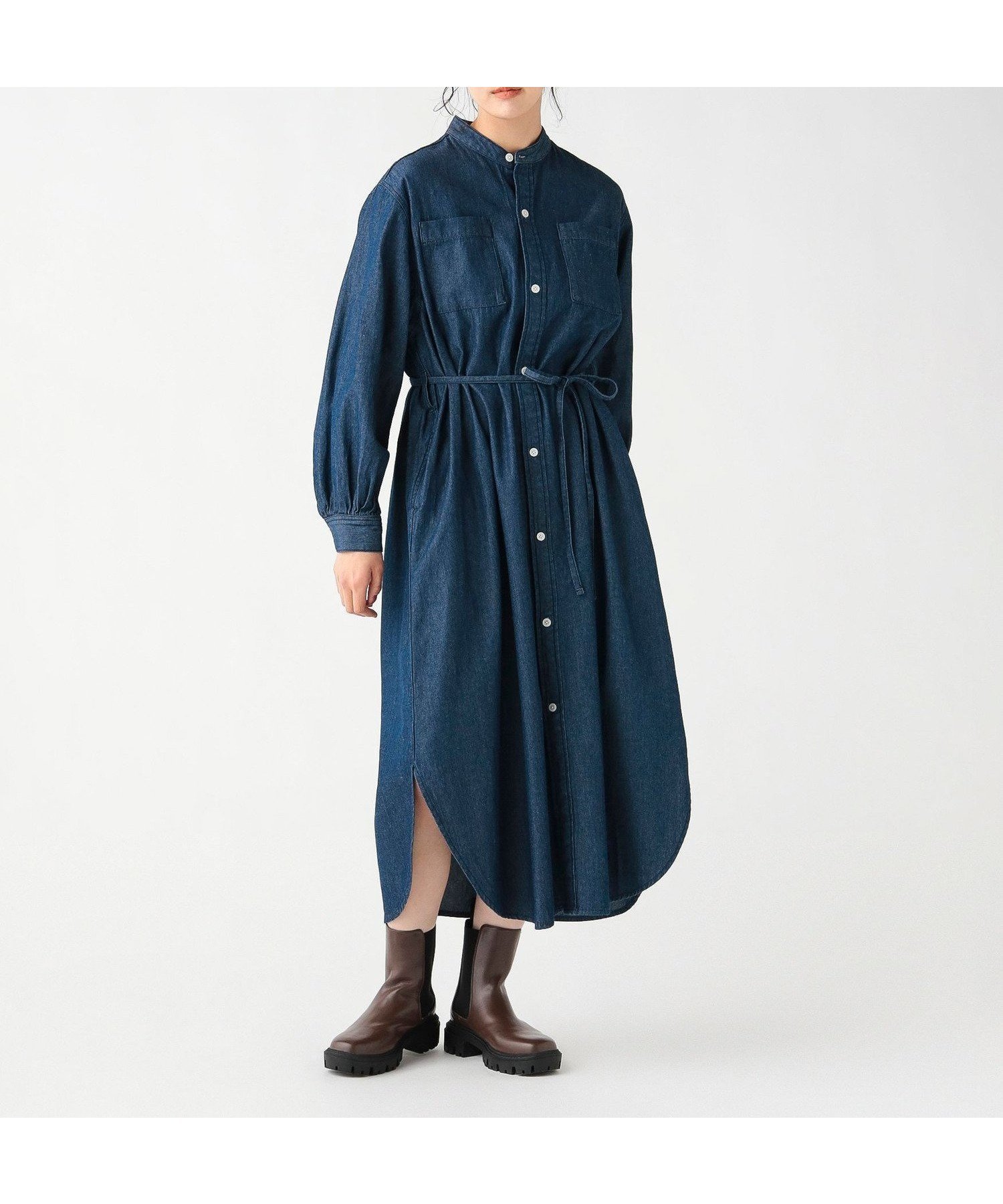 【ビームス ハート/BEAMS HEART】のデニム シャツ ワンピース インテリア・キッズ・メンズ・レディースファッション・服の通販 founy(ファニー) ファッション Fashion レディースファッション Fashion for Women ワンピース Dresses シャツワンピース / 1枚で着映えコーデ Shirt Dresses 今季 This Season, Current Season ショルダー Shoulder, Shoulder Strap デニム Denim, Jeans Material トレンド Trend, Trending Now ドロップ Drop Shoulder, Dropped Style フロント Front, Front Design ブラウジング Blouson Silhouette, Cinched Waist リボン Ribbon, Bow リラックス Relax, Relaxed Fit ロング Long, Long-Length INDIGO|ID: prp329100004867453 ipo3291000000036258229
