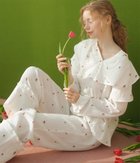 【ピーチジョン/PEACH JOHN】の【肌がくつろぐ!コットン100%・快適な着心地】コットンダブルガーゼ パジャマ 人気、トレンドファッション・服の通販 founy(ファニー) ファッション Fashion レディースファッション Fashion for Women イエロー Yellow くるぶし Ankle-Length スウィート Sweet, Cute Style ストレート Straight, Straight Cut スリーブ Sleeve, Long Sleeve / Short Sleeve チューリップ Tube, Tube Top 長袖 Long Sleeve, Full Sleeve パジャマ Pajamas, Sleepwear フェミニン Feminine, Girly フリル Frill, Ruffle プリント Print, Printed Pattern ロマンティック Romantic, Feminine Style ロング Long, Long-Length ワイド Wide, Wide Fit おすすめ Recommended / Our Picks ギフト プレゼント Gift / Present thumbnail ホワイト|ID: prp329100004867460 ipo3291000000036258286