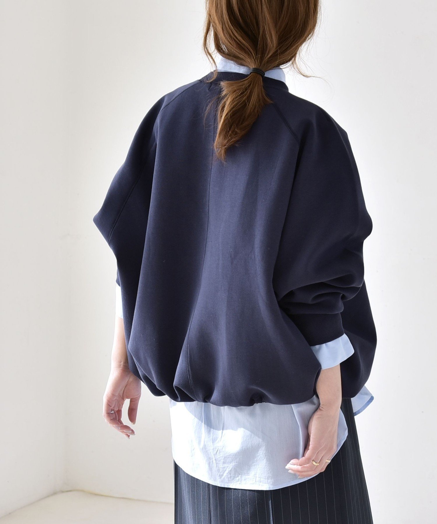 【シップス フォー ウィメン/SHIPS】のquaranciel 洗濯機可能 ポンチ ドロスト ルーズ プルオーバー インテリア・キッズ・メンズ・レディースファッション・服の通販 founy(ファニー) 　ファッション　Fashion　レディースファッション　Fashion for Women　トップス・カットソー　Cut & Sew Tops　カジュアルプルオーバー・ニットトップス　Pullovers & Knit Tops / Casual Pullovers　洗える　Machine Washable　スウェット / スエット　Sweatshirt, Sweatwear　スクエア　Square, Square Shape　バランス　Balance, Style Balance　ビッグ　Big, Oversized　ボトム　Bottoms, Lower Wear　リラックス　Relax, Relaxed Fit　ルーズ　Loose, Oversized　おすすめ　Recommended / Our Picks　2026年　2026　ネイビー系|ID: prp329100004867889 ipo3291000000036264882