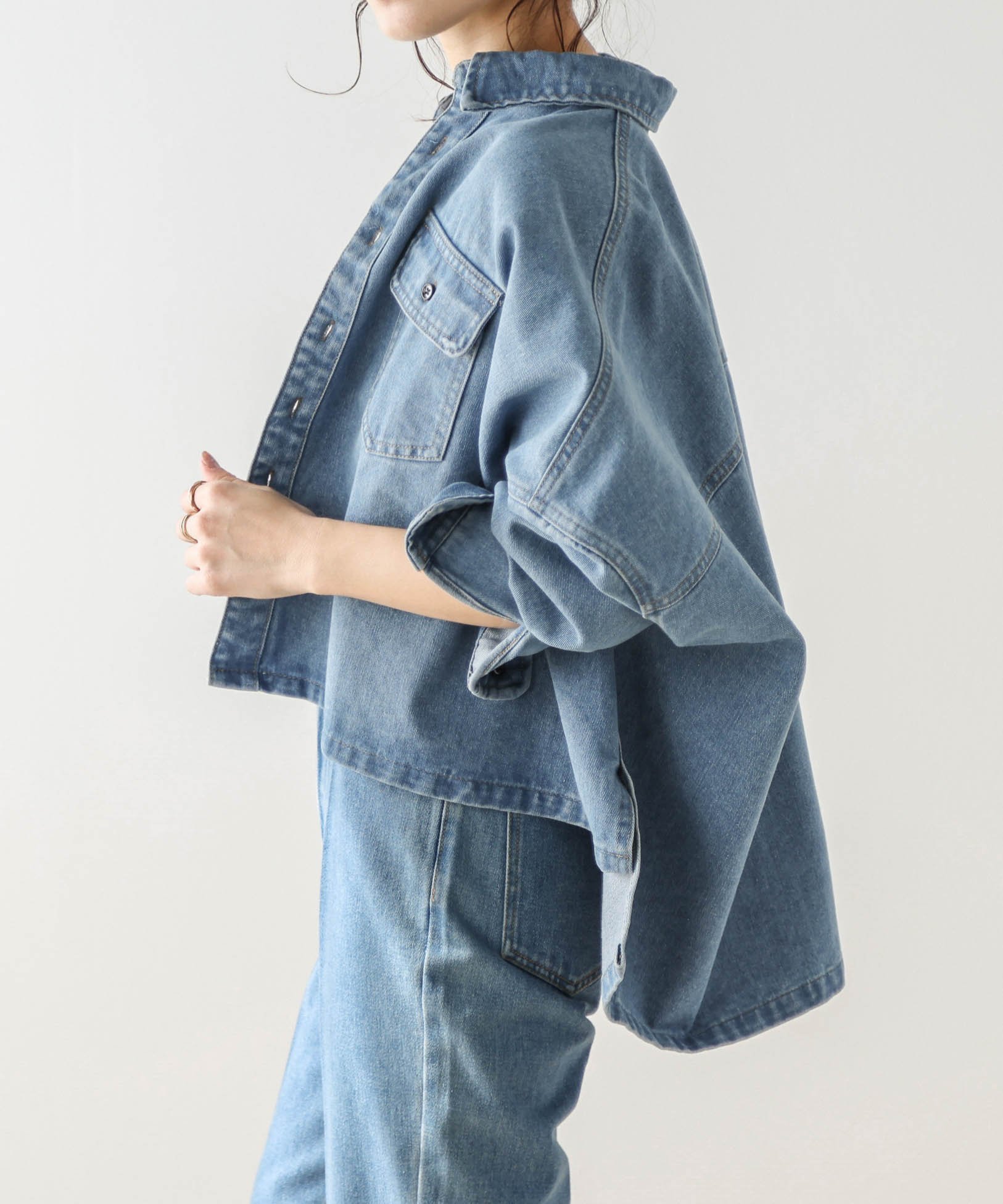 【ラジュール/Lajour】のデニムワイドシャツ インテリア・キッズ・メンズ・レディースファッション・服の通販 founy(ファニー) ファッション Fashion レディースファッション Fashion for Women トップス・カットソー Cut & Sew Tops シャツ・ブラウス・オフィスカジュアル Elegant Blouses & Button-Ups ウォッシュ Washed Finish コンパクト Compact, Small Size ショルダー Shoulder, Shoulder Strap デニム Denim, Jeans Material ドロップ Drop Shoulder, Dropped Style ボックス Boxy, Box Shape ワイド Wide, Wide Fit ヴィンテージ Vintage Style 羽織 Haori, Light Jacket ライトブルー|ID: prp329100004867902 ipo3291000000036266209