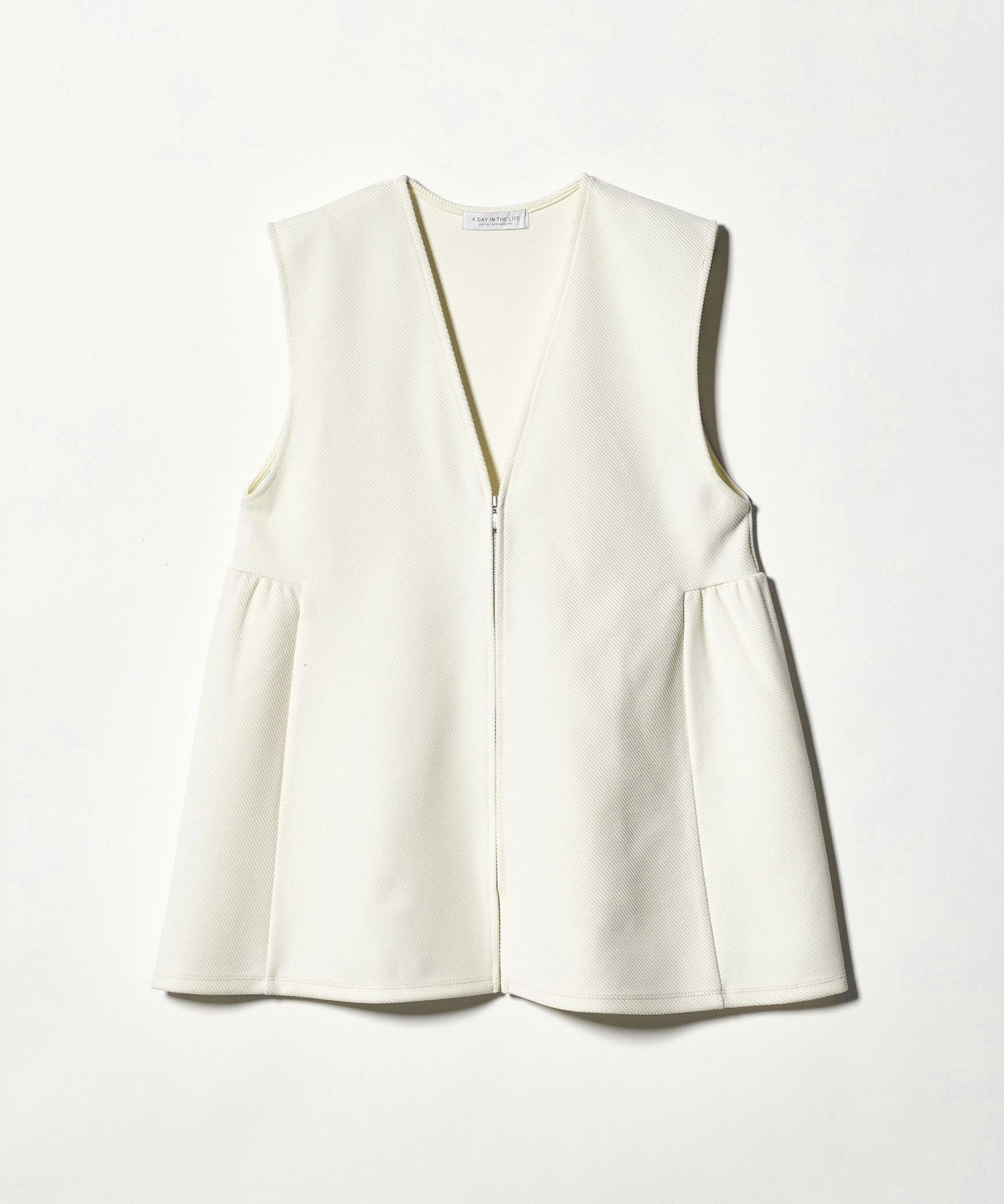 【ユナイテッドアローズ/UNITED ARROWS】のカルゼジャージー ペプラムベスト A DAY IN THE LIFE インテリア・キッズ・メンズ・レディースファッション・服の通販 founy(ファニー) 　ファッション　Fashion　レディースファッション　Fashion for Women　アウター　Coat / Outerwear Collection　トップス・カットソー　Cut & Sew Tops　ベスト&ジレ / 重ね着スタイル　Vests & Gilets　インナー　Innerwear　タイトスカート　Pencil Skirt, Tight Skirt　ツイード　Twill, Twill Weave　デニム　Denim, Jeans Material　トレンド　Trend, Trending Now　バランス　Balance, Style Balance　フォルム　Silhouette, Form　ベスト　Vest, Waistcoat　ペプラム　Peplum, Flared Hem　ロング　Long, Long-Length　アウトレット　Outlet / Clearance　おすすめ　Recommended / Our Picks　ビジネス 仕事 通勤　Business / Work / Commuting　OFF WHITE|ID: prp329100004867978 ipo3291000000036268122