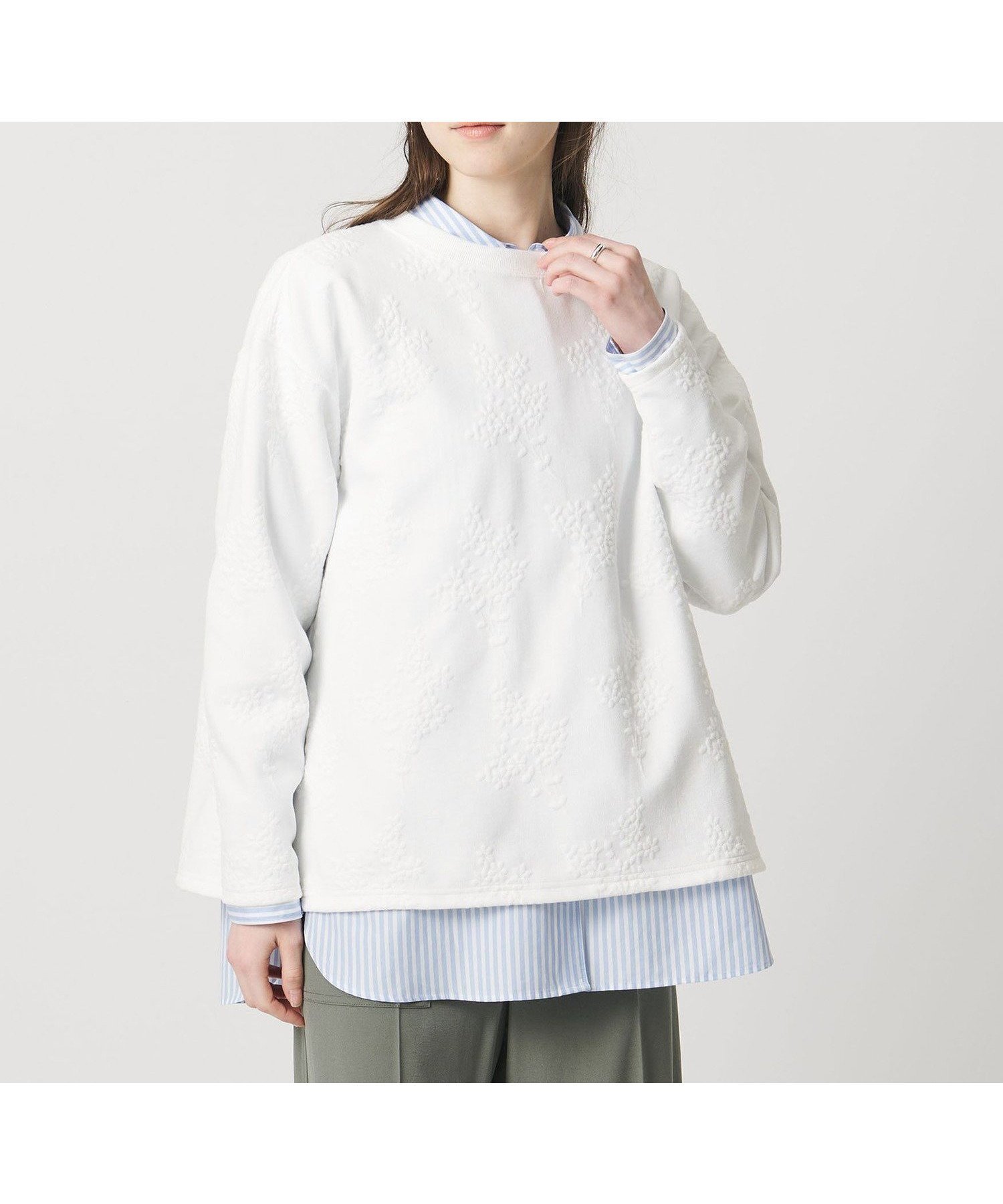 【ユナイテッドアローズ/UNITED ARROWS】のフラワー ジャガード スウェット インテリア・キッズ・メンズ・レディースファッション・服の通販 founy(ファニー) 　ファッション　Fashion　レディースファッション　Fashion for Women　トップス・カットソー　Cut & Sew Tops　レディースパーカー・カジュアルフーディー　Casual Hoodies & Sweatshirts　スウェット・クルーネックトップス　Sweatshirts & Crewnecks / Relaxed Fit Sweat Tops　ジャカード／ジャガード　Jacquard, Woven Pattern　スウェット / スエット　Sweatshirt, Sweatwear　スラックス　Slacks, Dress Pants　スリーブ　Sleeve, Long Sleeve / Short Sleeve　ダウン　Down, Puffer　フラワー　Flower, Floral　別注　Limited Edition, Custom Order　ロング　Long, Long-Length　おすすめ　Recommended / Our Picks　エレガント 上品　Elegant　WHITE|ID: prp329100004867981 ipo3291000000036268165