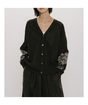 【マーコート/MARcourt】のMIDIUMISOLID for Ladies フラワージャカードカーディガン 人気、トレンドファッション・服の通販 founy(ファニー) ファッション Fashion レディースファッション Fashion for Women トップス・カットソー Cut & Sew Tops カーディガン・羽織り Layered Style Cardigans カーディガン Cardigan, Knitwear シンプル Simple, Minimal ジャカード／ジャガード Jacquard, Woven Pattern ポケット Pocket, Pocket Detail モチーフ Motif, Design Theme 無地 Plain, Solid Color 長袖 Long Sleeve, Full Sleeve |ID:prp329100004868011