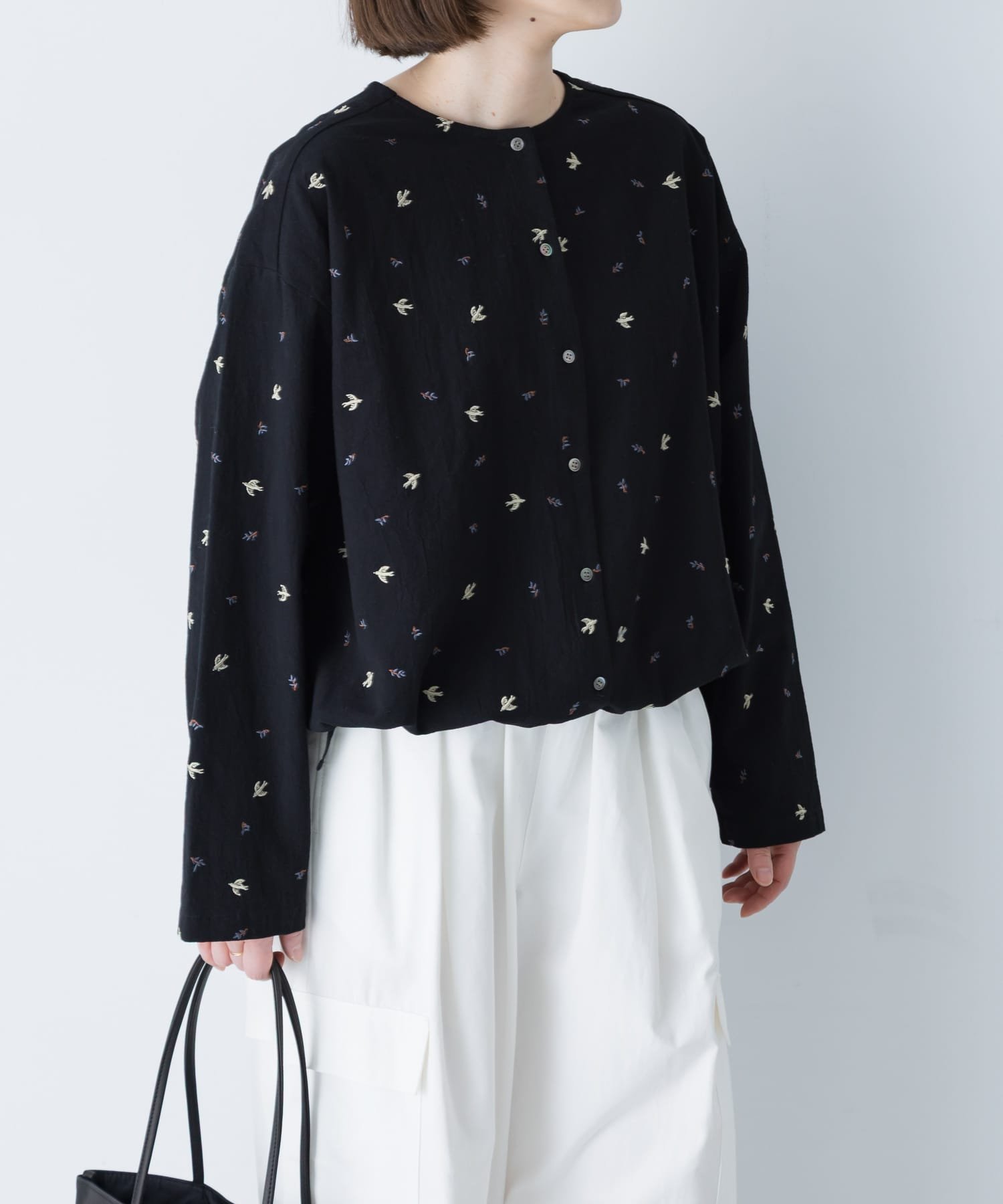 【かぐれ/kagure / URBAN RESEARCH】のツバメ刺繍ブラウス インテリア・キッズ・メンズ・レディースファッション・服の通販 founy(ファニー) 　ファッション　Fashion　レディースファッション　Fashion for Women　トップス・カットソー　Cut & Sew Tops　シャツ・ブラウス・オフィスカジュアル　Elegant Blouses & Button-Ups　カーディガン　Cardigan, Knitwear　ギャザー　Gathered, Ruffled　シンプル　Simple, Minimal　ボトム　Bottoms, Lower Wear　ヨーク　Yoke, Yoke Design　ロング　Long, Long-Length　ワッシャー　Washer, Crinkled Finish　S/S・春夏　SS, Spring/Summer, Warm Season　夏　Summer　2026年　2026　ブラック|ID: prp329100004868019 ipo3291000000036268859