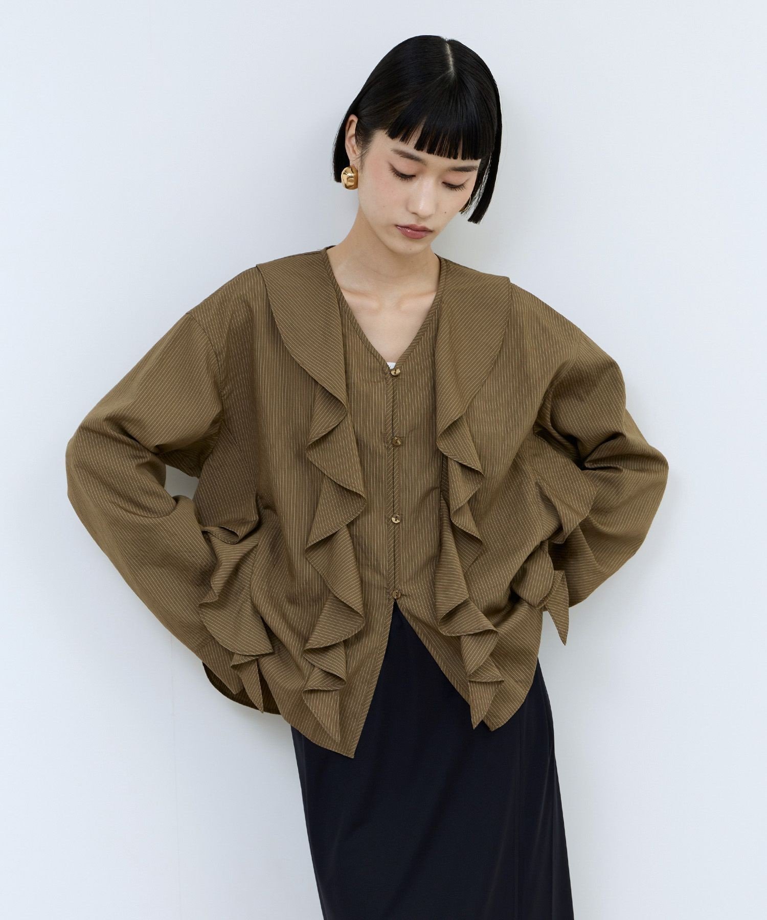 【アダム エ ロペ/ADAM ET ROPE'】の【WEB限定】オーバーラッフルブラウス 人気、トレンドファッション・服の通販 founy(ファニー) 　ファッション　Fashion　レディースファッション　Fashion for Women　トップス・カットソー　Cut & Sew Tops　シャツ・ブラウス・オフィスカジュアル　Elegant Blouses & Button-Ups　インナー　Innerwear　ストライプ　Stripe, Striped Pattern　スラックス　Slacks, Dress Pants　デコルテ　Décolleté, Neckline　デニム　Denim, Jeans Material　バランス　Balance, Style Balance　フェミニン　Feminine, Girly　フリル　Frill, Ruffle　ポケット　Pocket, Pocket Detail　おすすめ　Recommended / Our Picks　エレガント 上品　Elegant　2026年　2026　 other-1|ID: prp329100004868038 ipo3291000000036269195