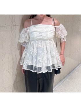 【スナイデル/SNIDEL】のバリエオフショルレースチュニック 人気、トレンドファッション・服の通販 founy(ファニー) ファッション Fashion レディースファッション Fashion for Women トップス・カットソー Cut & Sew Tops ウェーブ Wavy Pattern ギャザー Gathered, Ruffled シフォン Chiffon, Lightweight Fabric シャーリング Shirring, Ruched スマート Smart, Elegant チュール Tulip, Tulip Motif フィット Fit, Slim Fit フロント Front, Front Design ペプラム Peplum, Flared Hem ボヘミアン Bohemian, Ethnic Style レース Lace, Lace Fabric ロマンティック Romantic, Feminine Style おすすめ Recommended / Our Picks |ID:prp329100004868050