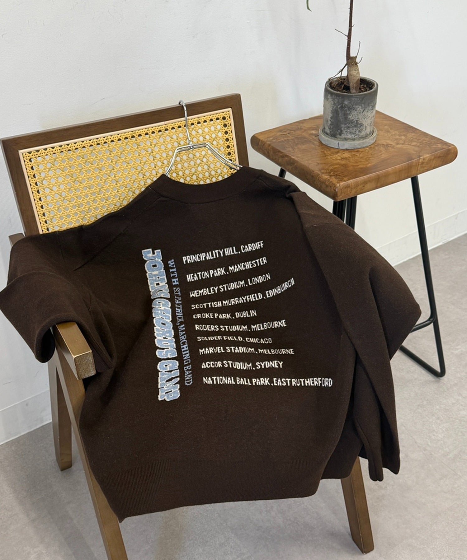 【カセットチャート/Cassette Chart】のSt.Johns 3rd club/Club Foot Orchestra Vネックカーディガン SJ25-058 インテリア・キッズ・メンズ・レディースファッション・服の通販 founy(ファニー) 　ファッション　Fashion　レディースファッション　Fashion for Women　トップス・カットソー　Cut & Sew Tops　カーディガン・羽織り　Layered Style Cardigans　Vネックトップス　V-Neck Tops / V-Cut Neckline Shirts　アメリカン　American Style　厚底　Platform Shoes　カーディガン　Cardigan, Knitwear　サンダル　Sandals, Summer Shoes　ジャケット　Jacket, Outerwear　スニーカー　Sneakers, Trainers　スポーツ　Sports, Activewear　セットアップ　Set-Up, Coordinated Outfit　デニム　Denim, Jeans Material　トレンド　Trend, Trending Now　定番　Standard, Basic Item　ボトム　Bottoms, Lower Wear　羽織　Haori, Light Jacket　A/W・秋冬　Autumn/Winter　再入荷　Restock / Back in Stock　おすすめ　Recommended / Our Picks　スマホショルダーバッグ　Smartphone Shoulder Bag　BRN|ID: prp329100004868062 ipo3291000000036269814