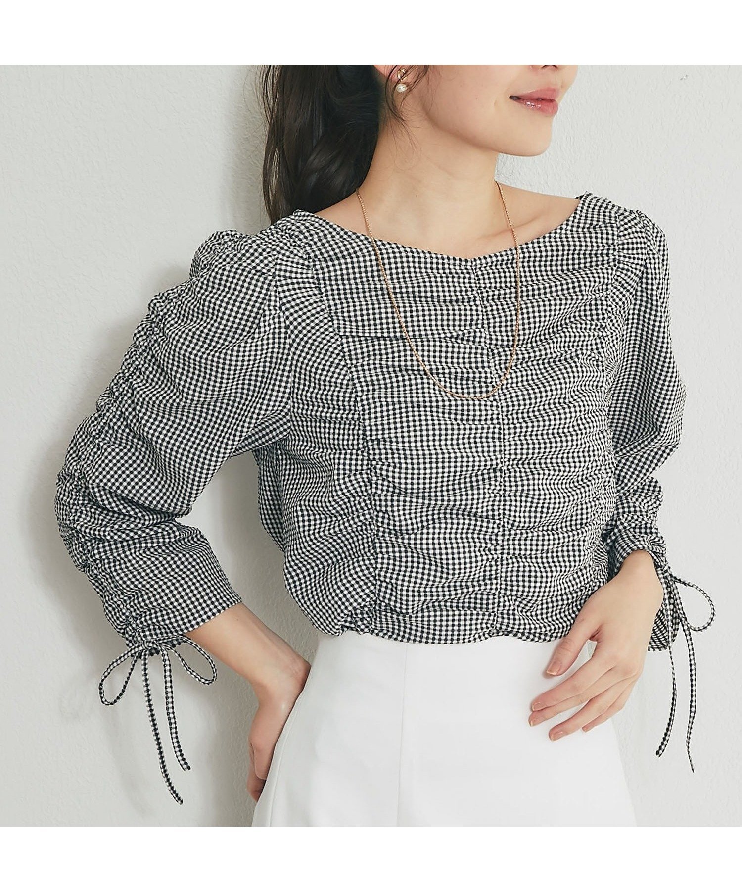 【ラブティックボンボン/La boutique BonBon】の【盛れるブラウス】シャーリングギャザードロストスリーブブラウス インテリア・キッズ・メンズ・レディースファッション・服の通販 founy(ファニー) 　ファッション　Fashion　レディースファッション　Fashion for Women　トップス・カットソー　Cut & Sew Tops　シャツ・ブラウス・オフィスカジュアル　Elegant Blouses & Button-Ups　ギャザー　Gathered, Ruffled　ギンガム　Gingham, Gingham Fabric　クロップド　Cropped, Short Length　吸水　Absorbent, Quick-Dry　サッカー　Seersucker, Summer Fabric　シンプル　Simple, Minimal　ストレッチ　Stretch, Stretchy Fabric　チェック　Check, Plaid, Tartan　デコルテ　Décolleté, Neckline　デニム　Denim, Jeans Material　フェミニン　Feminine, Girly　メッシュ　Mesh, Net Fabric　無地　Plain, Solid Color　ワイド　Wide, Wide Fit　おすすめ　Recommended / Our Picks　夏　Summer　エレガント 上品　Elegant　ブラック|ID: prp329100004868087 ipo3291000000036270221