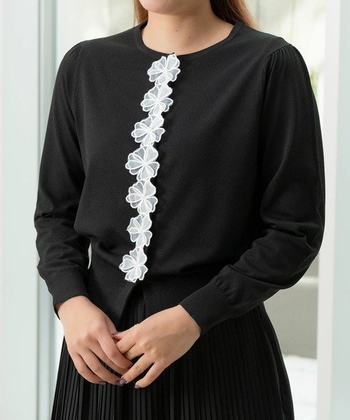 【ストロベリーフィールズ/STRAWBERRY FIELDS】の花モチーフニットカーディガン インテリア・キッズ・メンズ・レディースファッション・服の通販 founy(ファニー) 　ファッション　Fashion　レディースファッション　Fashion for Women　トップス・カットソー　Cut & Sew Tops　ニット　Knit Tops & Sweaters　カーディガン・羽織り　Layered Style Cardigans　ブラック2|ID: prp329100004868092 ipo3291000000036270321