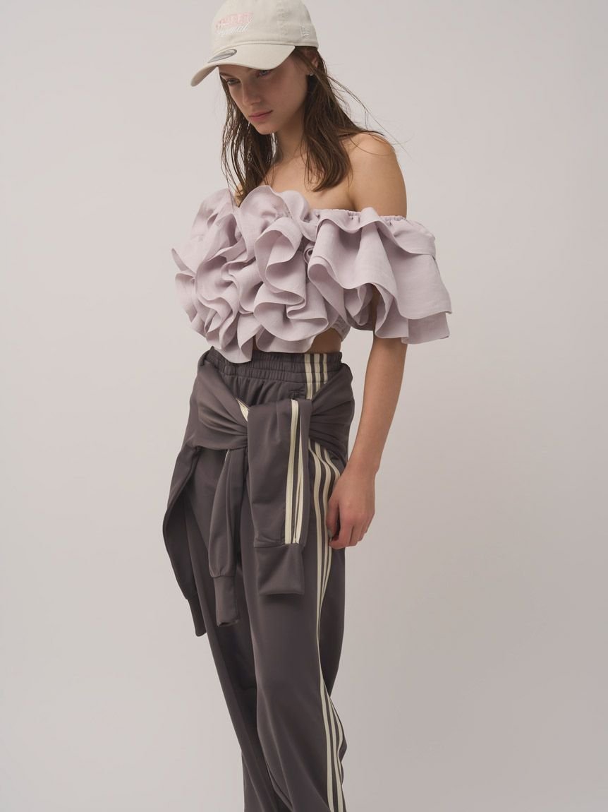 【スナイデル/SNIDEL】のオフショルボリュームフリルブラウス インテリア・キッズ・メンズ・レディースファッション・服の通販 founy(ファニー) 　ファッション　Fashion　レディースファッション　Fashion for Women　トップス・カットソー　Cut & Sew Tops　シャツ・ブラウス・オフィスカジュアル　Elegant Blouses & Button-Ups　ウェーブ　Wavy Pattern　クロップド　Cropped, Short Length　シャーリング　Shirring, Ruched　スポーティ　Sporty, Casual Athletic　スマート　Smart, Elegant　フリル　Frill, Ruffle　フロント　Front, Front Design　ミックス　Mix, Mixed Style　おすすめ　Recommended / Our Picks　LGRY[005]|ID: prp329100004868094 ipo3291000000036270349