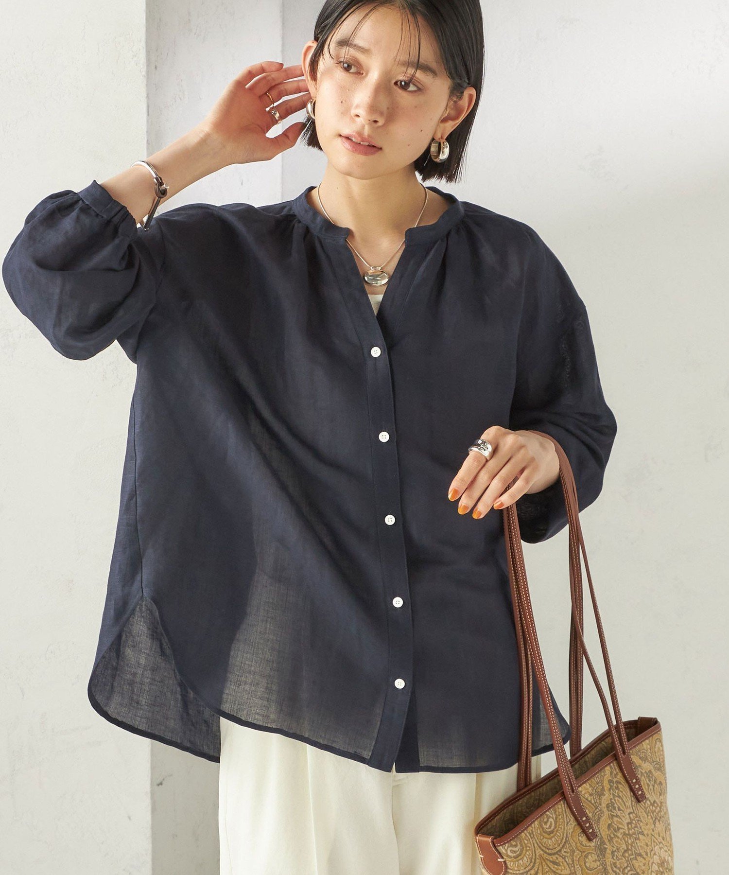 【シップス フォー ウィメン/SHIPS】の手洗い可能 IMPERIAL LINEN 混 バンドカラー スキッパー シャツ インテリア・キッズ・メンズ・レディースファッション・服の通販 founy(ファニー) 　ファッション　Fashion　レディースファッション　Fashion for Women　トップス・カットソー　Cut & Sew Tops　シャツ・ブラウス・オフィスカジュアル　Elegant Blouses & Button-Ups　インナー　Innerwear　ギャザー　Gathered, Ruffled　シンプル　Simple, Minimal　スキッパー　Skipper, Open Collar　スラックス　Slacks, Dress Pants　デニム　Denim, Jeans Material　バランス　Balance, Style Balance　フィット　Fit, Slim Fit　ボトム　Bottoms, Lower Wear　ポケット　Pocket, Pocket Detail　リネン　Linen, Linen Fabric　エレガント 上品　Elegant　2026年　2026　ネイビー|ID: prp329100004868102 ipo3291000000036270465
