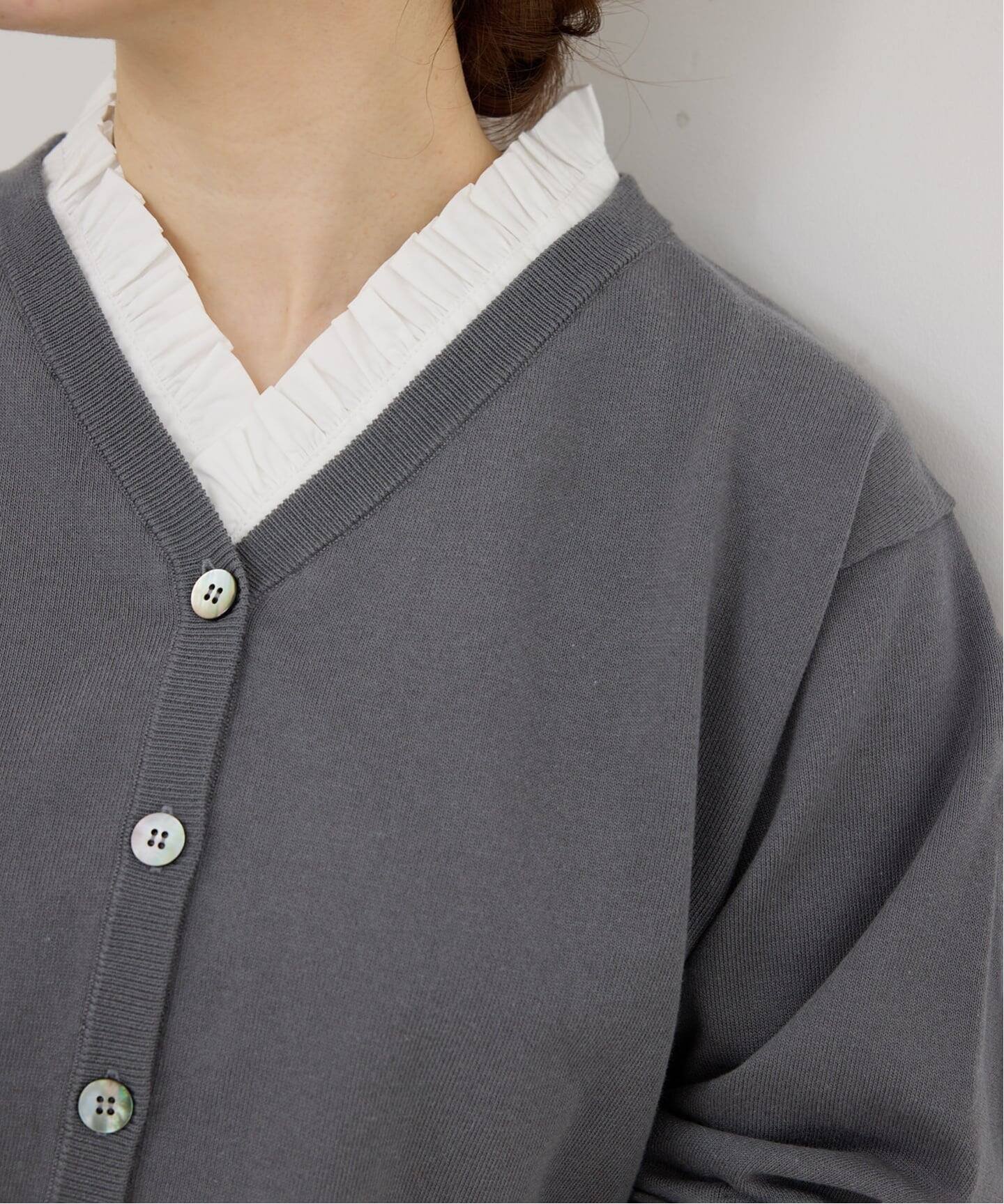 【イエナ/IENA】のウォッシャブル 2WAYフリルニットカーディガン インテリア・キッズ・メンズ・レディースファッション・服の通販 founy(ファニー) 　ファッション　Fashion　レディースファッション　Fashion for Women　トップス・カットソー　Cut & Sew Tops　ニット　Knit Tops & Sweaters　カーディガン・羽織り　Layered Style Cardigans　2026年　2026　ウォッシャブル　Machine Washable　カーディガン　Cardigan, Knitwear　シンプル　Simple, Minimal　スマート　Smart, Elegant　デニム　Denim, Jeans Material　バランス　Balance, Style Balance　フェミニン　Feminine, Girly　フリル　Frill, Ruffle　ボトム　Bottoms, Lower Wear　エレガント 上品　Elegant　グレー|ID: prp329100004868112 ipo3291000000036270600