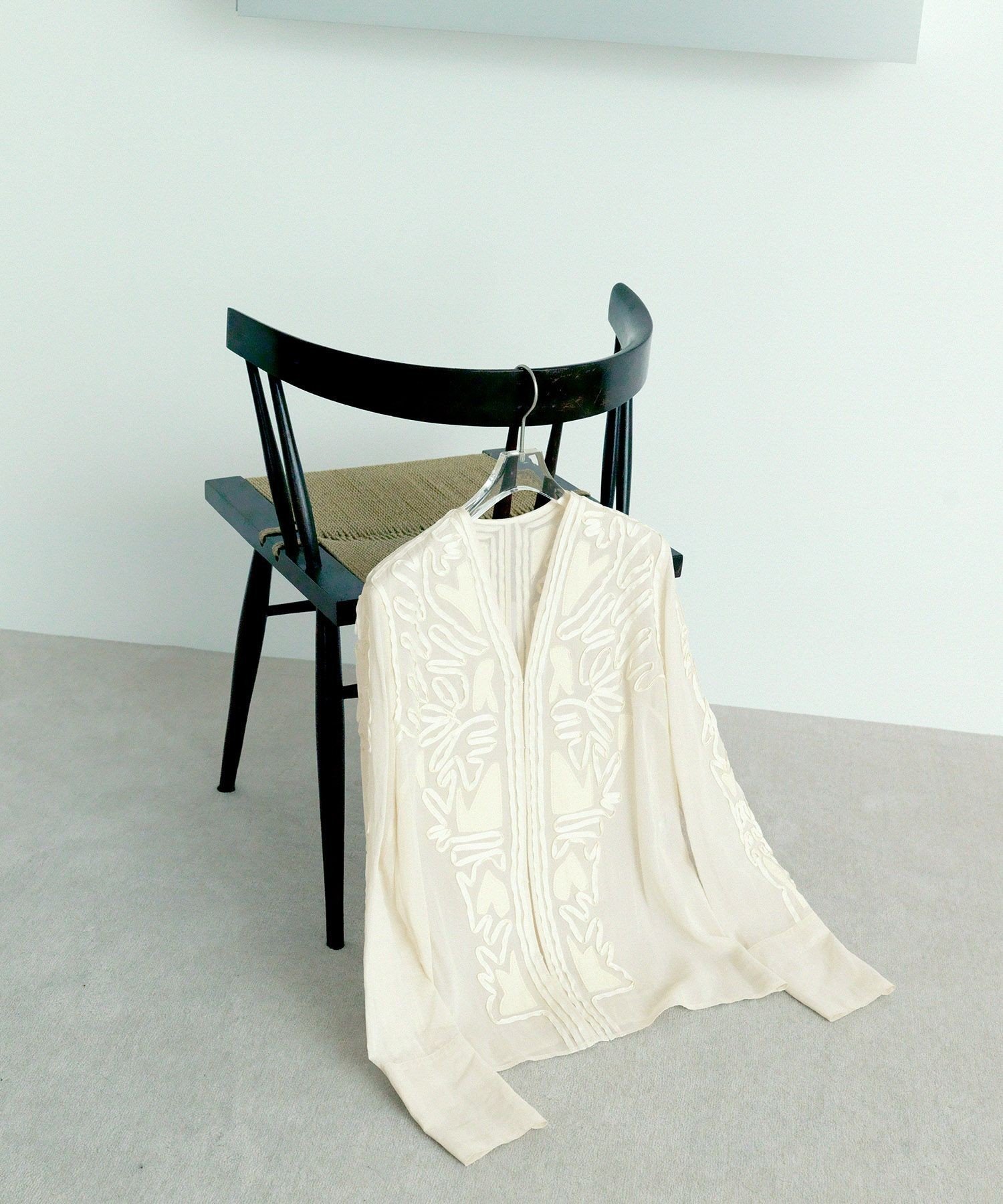 【アダム エ ロペ/ADAM ET ROPE'】の【EMOELLE】ステッチエンブロイダリーブラウス インテリア・キッズ・メンズ・レディースファッション・服の通販 founy(ファニー) 　ファッション　Fashion　レディースファッション　Fashion for Women　トップス・カットソー　Cut & Sew Tops　シャツ・ブラウス・オフィスカジュアル　Elegant Blouses & Button-Ups　オーガンジー　Organza Fabric　カフス　Cuff Design　シアー　Sheer, See-Through　シンプル　Simple, Minimal　人気　Popular, Best Seller　フロント　Front, Front Design　ロング　Long, Long-Length　ワーク　Workwear, Utility Style　2026年　2026　キナリ(16)|ID: prp329100004868404 ipo3291000000036274812