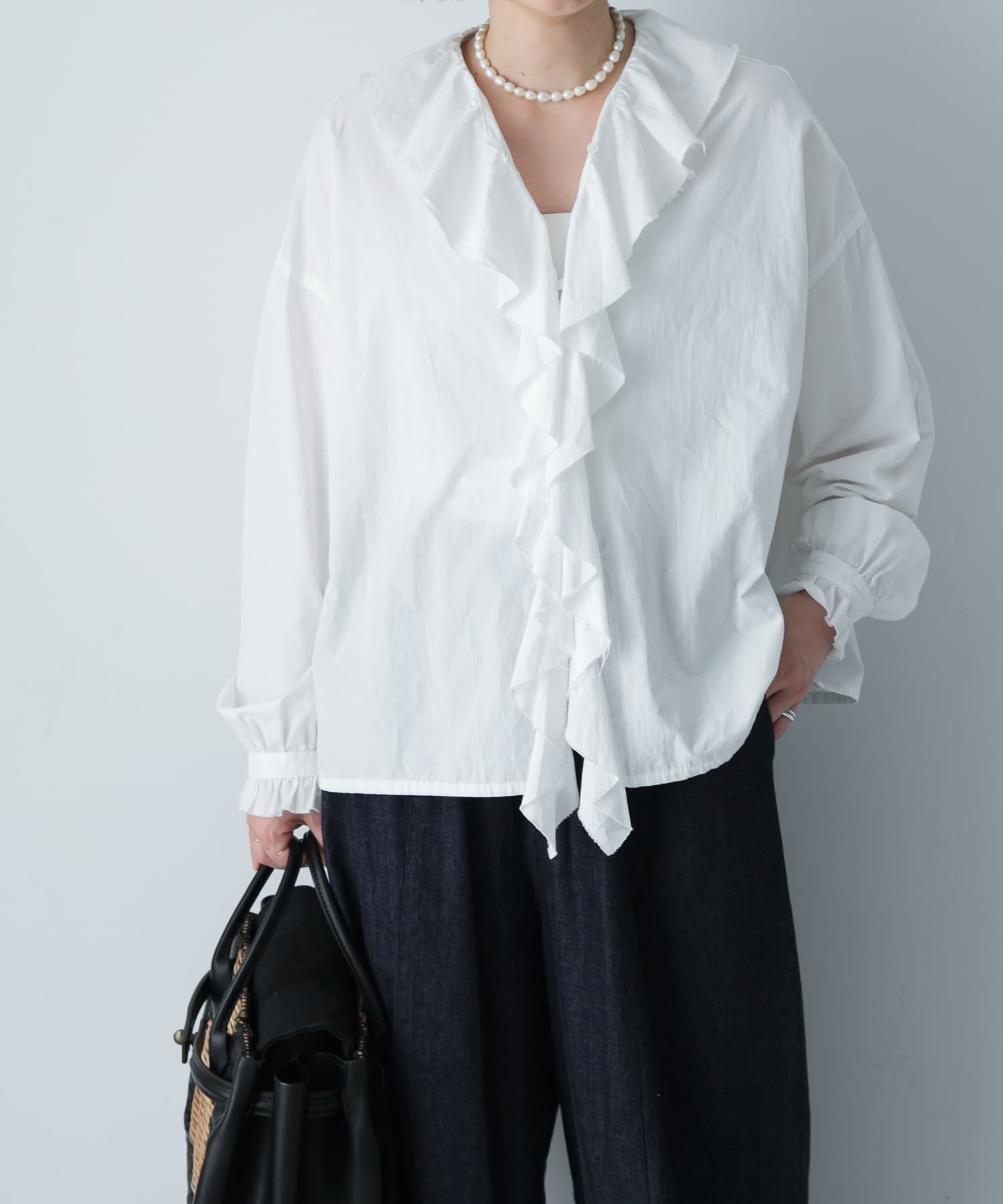 【かぐれ/kagure / URBAN RESEARCH】のコットンフリルカラーシャツ インテリア・キッズ・メンズ・レディースファッション・服の通販 founy(ファニー) 　ファッション　Fashion　レディースファッション　Fashion for Women　トップス・カットソー　Cut & Sew Tops　シャツ・ブラウス・オフィスカジュアル　Elegant Blouses & Button-Ups　2026年　2026　ジャケット　Jacket, Outerwear　フリル　Frill, Ruffle　リネン　Linen, Linen Fabric　ロング　Long, Long-Length　エレガント 上品　Elegant　夏　Summer　S/S・春夏　SS, Spring/Summer, Warm Season　オフホワイト|ID: prp329100004868408 ipo3291000000036274880