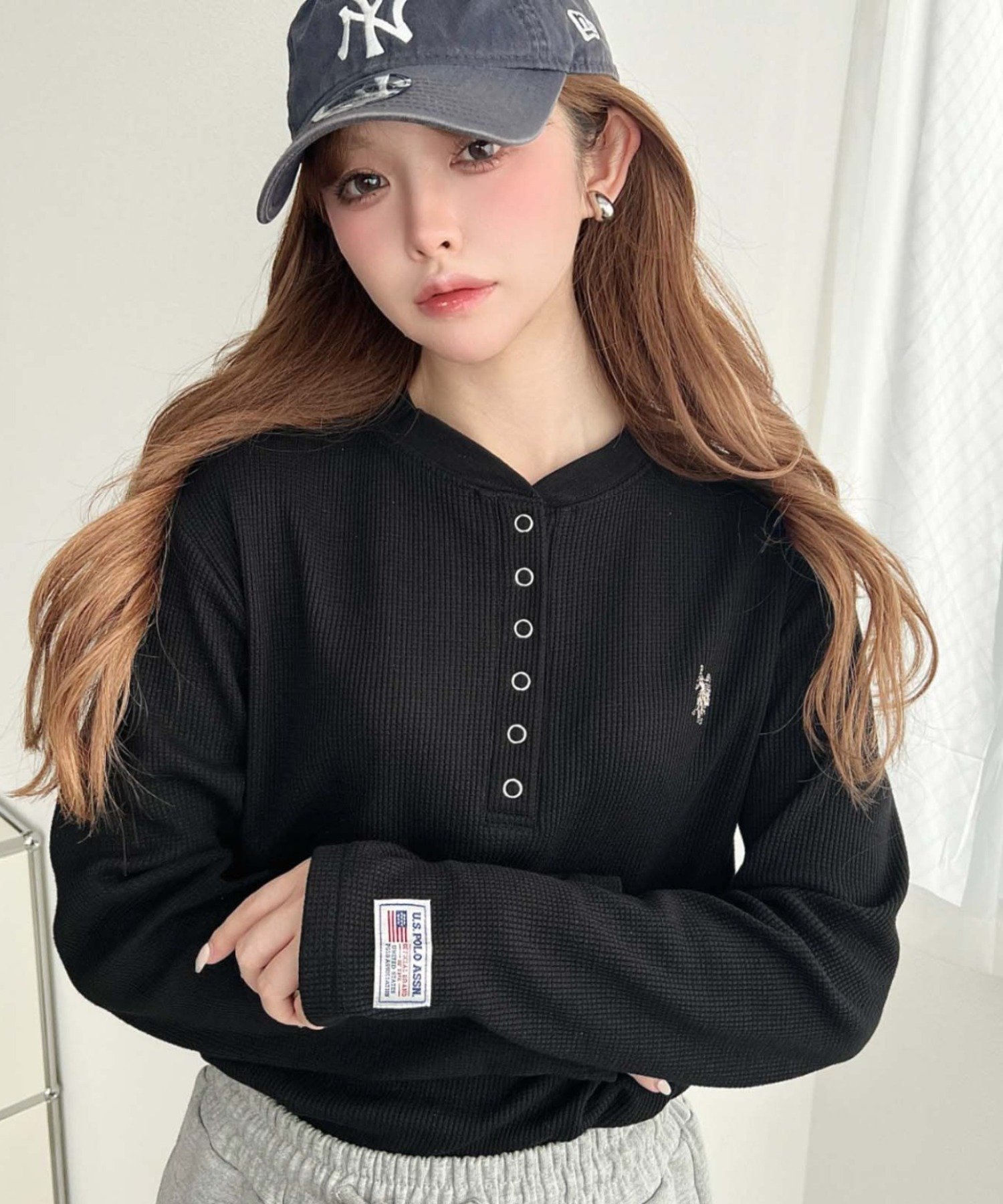 【モーメントプラス/moment+ / MEN】のU.S.POLO ASSN.ワンポイント刺繍長袖ワッフルヘンリーネックプルオーバー インテリア・キッズ・メンズ・レディースファッション・服の通販 founy(ファニー) 　ファッション　Fashion　メンズファッション　Fashion for Men　トップス・カットソー　Cut & Sew Tops　インナー　Innerwear　カットソー　Cut and Sewn Top　シンプル　Simple, Minimal　ジャケット　Jacket, Outerwear　スニーカー　Sneakers, Trainers　スラックス　Slacks, Dress Pants　センター　Center, Center Line　デニム　Denim, Jeans Material　トレンド　Trend, Trending Now　長袖　Long Sleeve, Full Sleeve　ベーシック　Basic, Essential　ボトム　Bottoms, Lower Wear　無地　Plain, Solid Color　ロング　Long, Long-Length　ワッフル　Waffle, Waffle Knit　ワンポイント　One Point, Statement Accent　再入荷　Restock / Back in Stock　プチプライス・低価格　Affordable / Budget Price　おすすめ　Recommended / Our Picks　ブラック|ID: prp329100004869018 ipo3291000000036283117