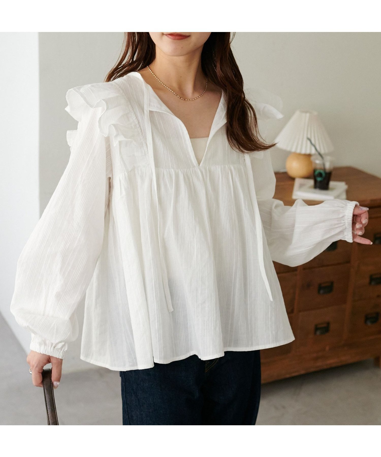 【ディスコート/Discoat】の【WEB限定】ショルダーフリルブラウス インテリア・キッズ・メンズ・レディースファッション・服の通販 founy(ファニー) 　ファッション　Fashion　レディースファッション　Fashion for Women　トップス・カットソー　Cut & Sew Tops　シャツ・ブラウス・オフィスカジュアル　Elegant Blouses & Button-Ups　春　Spring　ギャザー　Gathered, Ruffled　ショルダー　Shoulder, Shoulder Strap　シンプル　Simple, Minimal　スキッパー　Skipper, Open Collar　スラックス　Slacks, Dress Pants　テーパード　Tapered, Tapered Pants　デニム　Denim, Jeans Material　フェミニン　Feminine, Girly　フリル　Frill, Ruffle　S/S・春夏　SS, Spring/Summer, Warm Season　おすすめ　Recommended / Our Picks　夏　Summer　エレガント 上品　Elegant　アイボリー|ID: prp329100004869050 ipo3291000000036283404