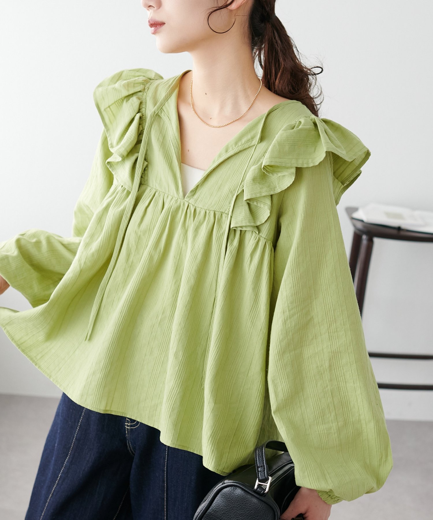 【ディスコート/Discoat】の【WEB限定】ショルダーフリルブラウス インテリア・キッズ・メンズ・レディースファッション・服の通販 founy(ファニー) 　ファッション　Fashion　レディースファッション　Fashion for Women　トップス・カットソー　Cut & Sew Tops　シャツ・ブラウス・オフィスカジュアル　Elegant Blouses & Button-Ups　春　Spring　ギャザー　Gathered, Ruffled　ショルダー　Shoulder, Shoulder Strap　シンプル　Simple, Minimal　スキッパー　Skipper, Open Collar　スラックス　Slacks, Dress Pants　テーパード　Tapered, Tapered Pants　デニム　Denim, Jeans Material　フェミニン　Feminine, Girly　フリル　Frill, Ruffle　S/S・春夏　SS, Spring/Summer, Warm Season　おすすめ　Recommended / Our Picks　夏　Summer　エレガント 上品　Elegant　グリーンイエロー|ID: prp329100004869050 ipo3291000000036283407