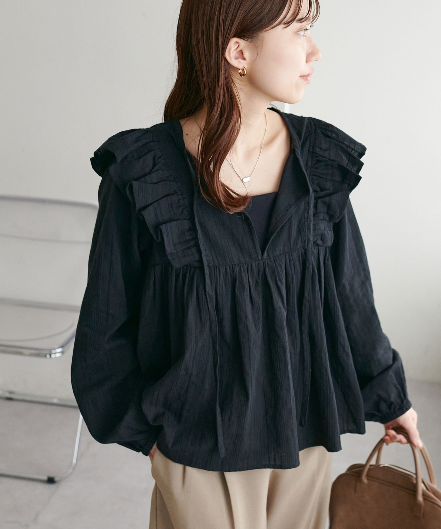 【ディスコート/Discoat】の【WEB限定】ショルダーフリルブラウス インテリア・キッズ・メンズ・レディースファッション・服の通販 founy(ファニー) 　ファッション　Fashion　レディースファッション　Fashion for Women　トップス・カットソー　Cut & Sew Tops　シャツ・ブラウス・オフィスカジュアル　Elegant Blouses & Button-Ups　春　Spring　ギャザー　Gathered, Ruffled　ショルダー　Shoulder, Shoulder Strap　シンプル　Simple, Minimal　スキッパー　Skipper, Open Collar　スラックス　Slacks, Dress Pants　テーパード　Tapered, Tapered Pants　デニム　Denim, Jeans Material　フェミニン　Feminine, Girly　フリル　Frill, Ruffle　S/S・春夏　SS, Spring/Summer, Warm Season　おすすめ　Recommended / Our Picks　夏　Summer　エレガント 上品　Elegant　ブラック|ID: prp329100004869050 ipo3291000000036283412