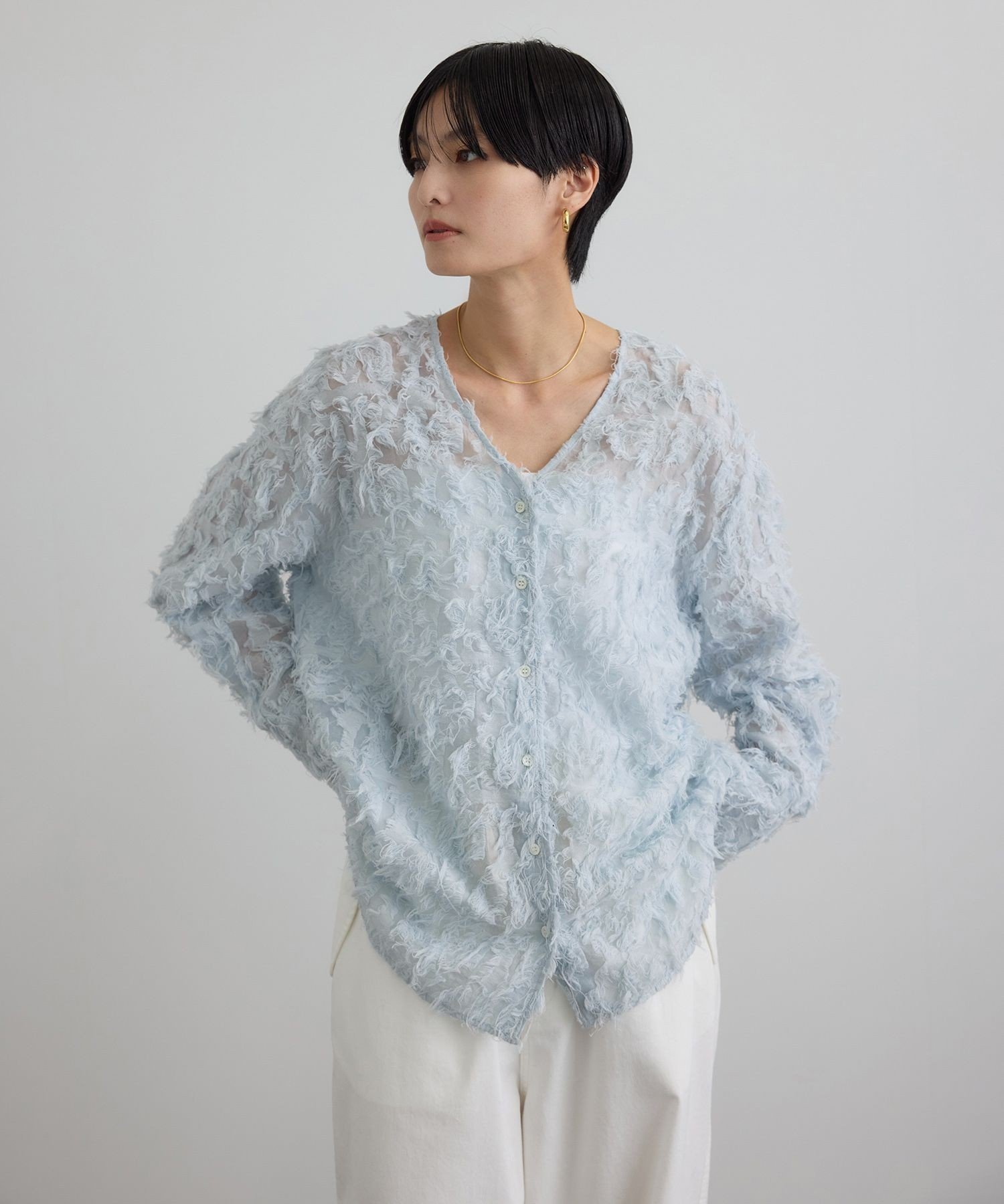 【サロン アダム エ ロペ/SALON adam et rope'】のモチーフカットジャガードブラウス インテリア・キッズ・メンズ・レディースファッション・服の通販 founy(ファニー) 　ファッション　Fashion　レディースファッション　Fashion for Women　トップス・カットソー　Cut & Sew Tops　シャツ・ブラウス・オフィスカジュアル　Elegant Blouses & Button-Ups　春　Spring　カットジャガード　Cut Jacquard　シアー　Sheer, See-Through　シンプル　Simple, Minimal　ダウン　Down, Puffer　デニム　Denim, Jeans Material　バランス　Balance, Style Balance　フォーマル　Formal, Dressy　フリンジ　Fringe, Tassel　ボトム　Bottoms, Lower Wear　羽織　Haori, Light Jacket　S/S・春夏　SS, Spring/Summer, Warm Season　夏　Summer　エレガント 上品　Elegant　セレモニー　Ceremony　ビジネス 仕事 通勤　Business / Work / Commuting　サックス(48)|ID: prp329100004869055 ipo3291000000036283459