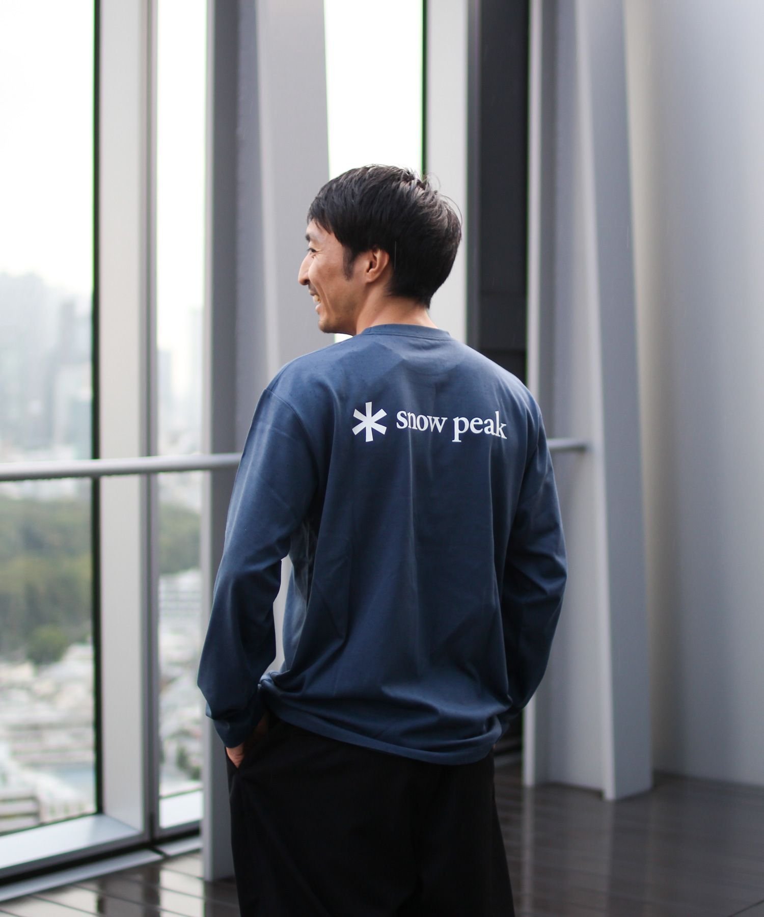 【スノーピーク/SNOW PEAK】の【オンライン限定】SP Logo Pocket L/S T-Shirt 人気、トレンドファッション・服の通販 founy(ファニー) 　ファッション　Fashion　レディースファッション　Fashion for Women　トップス・カットソー　Cut & Sew Tops　シャツ・ブラウス・オフィスカジュアル　Elegant Blouses & Button-Ups　ロングTシャツ・Tシャツ　Longline T-Shirts & Tees　インナー　Innerwear　シンプル　Simple, Minimal　スマート　Smart, Elegant　スリーブ　Sleeve, Long Sleeve / Short Sleeve　フロント　Front, Front Design　プリント　Print, Printed Pattern　ベーシック　Basic, Essential　ボックス　Boxy, Box Shape　ボトム　Bottoms, Lower Wear　ポケット　Pocket, Pocket Detail　ロング　Long, Long-Length　 other-1|ID: prp329100004869065 ipo3291000000036283716