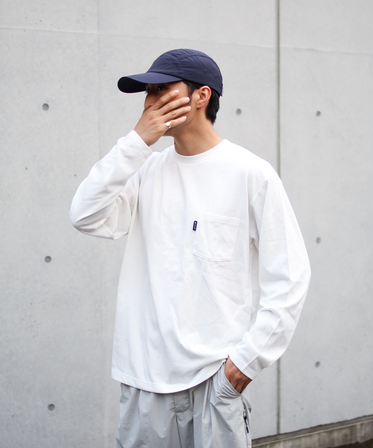 【スノーピーク/SNOW PEAK】の【オンライン限定】SP Logo Pocket L/S T-Shirt インテリア・キッズ・メンズ・レディースファッション・服の通販 founy(ファニー) 　ファッション　Fashion　レディースファッション　Fashion for Women　トップス・カットソー　Cut & Sew Tops　シャツ・ブラウス・オフィスカジュアル　Elegant Blouses & Button-Ups　ロングTシャツ・Tシャツ　Longline T-Shirts & Tees　インナー　Innerwear　シンプル　Simple, Minimal　スマート　Smart, Elegant　スリーブ　Sleeve, Long Sleeve / Short Sleeve　フロント　Front, Front Design　プリント　Print, Printed Pattern　ベーシック　Basic, Essential　ボックス　Boxy, Box Shape　ボトム　Bottoms, Lower Wear　ポケット　Pocket, Pocket Detail　ロング　Long, Long-Length　OFF WHITE|ID: prp329100004869065 ipo3291000000036283721