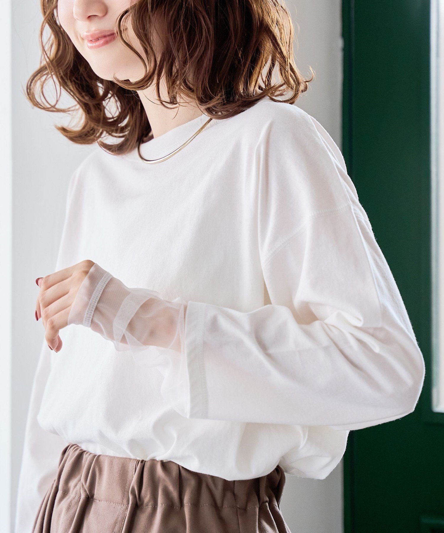 【コーエン/COEN】の【再入荷・新色登場】袖チュール切替ロングスリーブTシャツ(インフルエンサー紹介アイテム) インテリア・キッズ・メンズ・レディースファッション・服の通販 founy(ファニー) 　ファッション　Fashion　レディースファッション　Fashion for Women　トップス・カットソー　Cut & Sew Tops　シャツ・ブラウス・オフィスカジュアル　Elegant Blouses & Button-Ups　ロングTシャツ・Tシャツ　Longline T-Shirts & Tees　インナー　Innerwear　切替　Switching, Contrast Panel　スウェット / スエット　Sweatshirt, Sweatwear　スニーカー　Sneakers, Trainers　スリーブ　Sleeve, Long Sleeve / Short Sleeve　チュール　Tulip, Tulip Motif　デニム　Denim, Jeans Material　人気　Popular, Best Seller　ビスチェ　Bustier, Corset Top　ボトム　Bottoms, Lower Wear　ボーダー　Border, Stripe　ロング　Long, Long-Length　再入荷　Restock / Back in Stock　おすすめ　Recommended / Our Picks　OFF WHITE|ID: prp329100004869081 ipo3291000000036284243