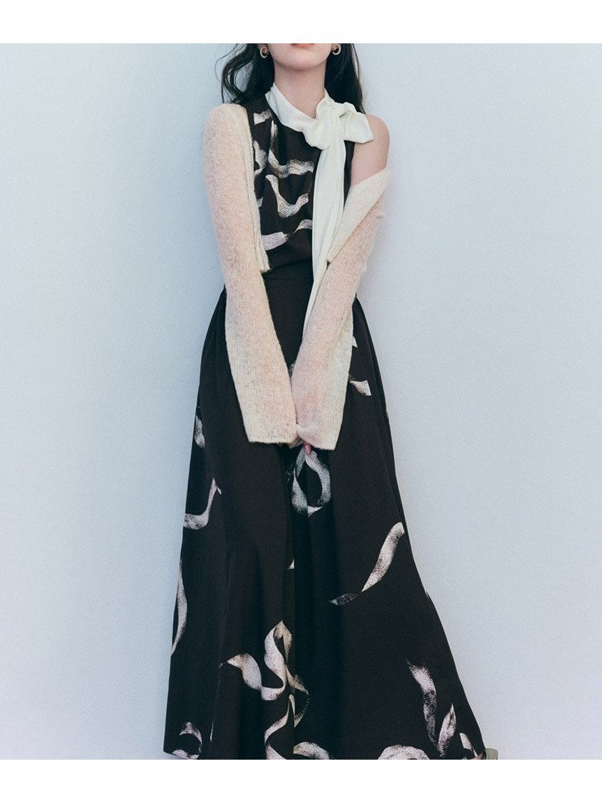 【スナイデル/SNIDEL】の【WEB限定カラーあり】リボンディテールカーデセットワンピース インテリア・キッズ・メンズ・レディースファッション・服の通販 founy(ファニー) 　ファッション　Fashion　レディースファッション　Fashion for Women　ワンピース　Dresses　ウェーブ　Wavy Pattern　エレガント 上品　Elegant　カーディガン　Cardigan, Knitwear　クラシカル　Classical, Vintage-Inspired　シャーリング　Shirring, Ruched　とろみ　Fluid, Flowy Fabric　ノースリーブ　Sleeveless, No-Sleeve　フィット　Fit, Slim Fit　フロント　Front, Front Design　プリント　Print, Printed Pattern　リボン　Ribbon, Bow　おすすめ　Recommended / Our Picks　BRW[058]|ID: prp329100004869108 ipo3291000000036284549