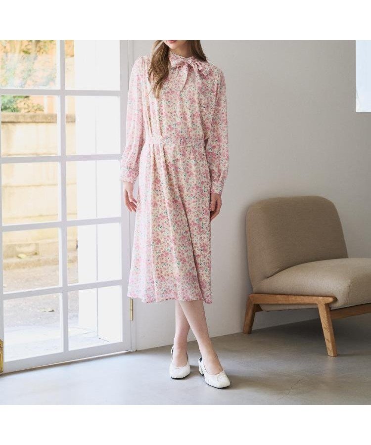 【ローラアシュレイ/LAURA ASHLEY】の【WEB限定/ネックリボン取外し可/M_LL 3サイズ】エヴァリンガム メドウ スプレイ柄ワンピース インテリア・キッズ・メンズ・レディースファッション・服の通販 founy(ファニー) 　ファッション　Fashion　レディースファッション　Fashion for Women　ワンピース　Dresses　カーディガン　Cardigan, Knitwear　シフォン　Chiffon, Lightweight Fabric　ジャケット　Jacket, Outerwear　スタンド　Stand Collar, Upright Stand　スマート　Smart, Elegant　セレモニー　Ceremony　プリント　Print, Printed Pattern　ポケット　Pocket, Pocket Detail　リボン　Ribbon, Bow　エレガント 上品　Elegant　夏　Summer　ピンク|ID: prp329100004869111 ipo3291000000036284633
