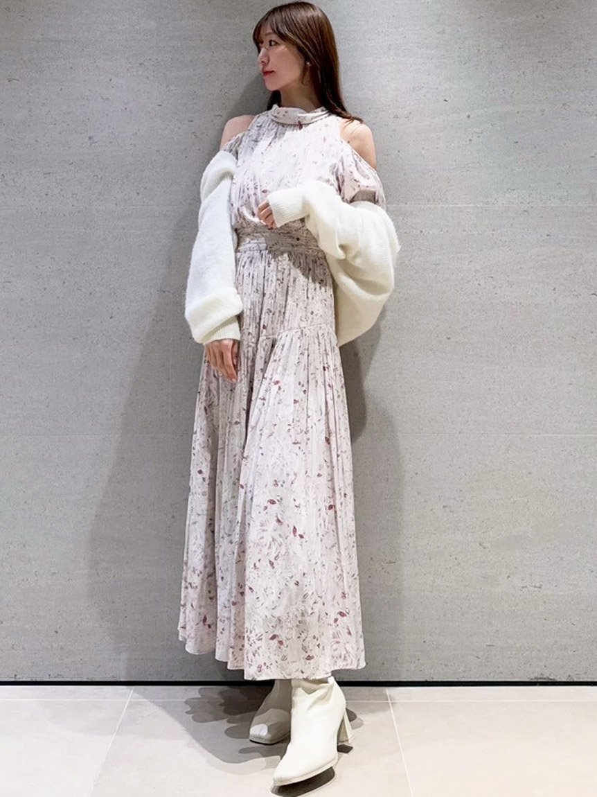 【スナイデル/SNIDEL】のコールドショルダーロングワンピース インテリア・キッズ・メンズ・レディースファッション・服の通販 founy(ファニー) 　ファッション　Fashion　レディースファッション　Fashion for Women　ワンピース　Dresses　ウェーブ　Wavy Pattern　エレガント 上品　Elegant　カフス　Cuff Design　ギャザー　Gathered, Ruffled　シャーリング　Shirring, Ruched　スマート　Smart, Elegant　スリーブ　Sleeve, Long Sleeve / Short Sleeve　ドレープ　Drape, Draping Fabric　人気　Popular, Best Seller　ハイネック　High Neck, Mock Neck　プリーツ　Pleats, Pleated　無地　Plain, Solid Color　おすすめ　Recommended / Our Picks　PNK[066]|ID: prp329100004869118 ipo3291000000036284701