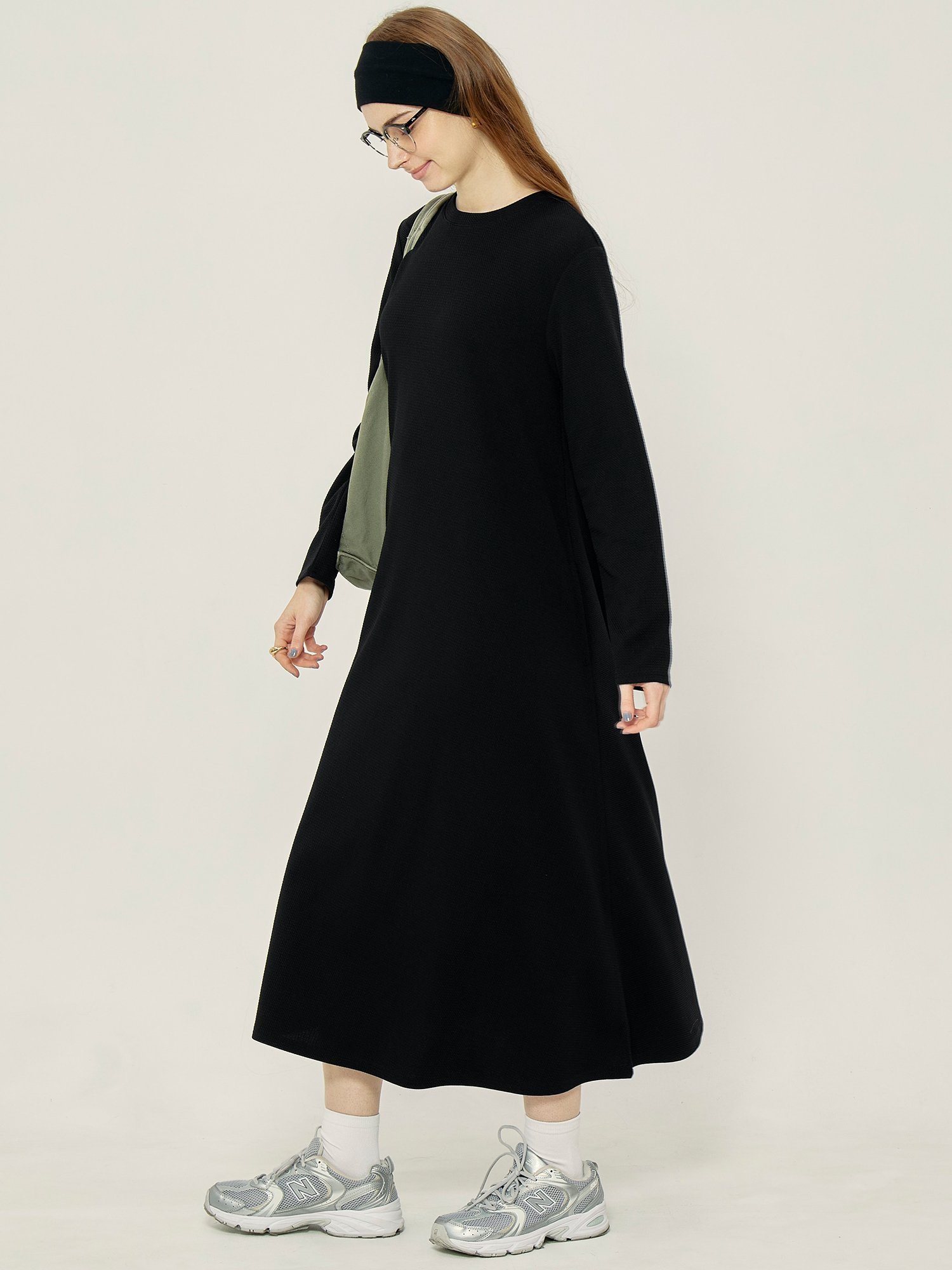 【コカ/COCA】のミニ裏毛長袖スウェットワンピース インテリア・キッズ・メンズ・レディースファッション・服の通販 founy(ファニー) 　ファッション　Fashion　レディースファッション　Fashion for Women　ワンピース　Dresses　ウォッシャブル　Machine Washable　春　Spring　秋　Autumn　シューズ　Shoes, Footwear　シンプル　Simple, Minimal　スウェット / スエット　Sweatshirt, Sweatwear　スニーカー　Sneakers, Trainers　長袖　Long Sleeve, Full Sleeve　ポケット　Pocket, Pocket Detail　無地　Plain, Solid Color　リラックス　Relax, Relaxed Fit　ロング　Long, Long-Length　お家時間・ステイホーム　Stay Home / At Home　2026年　2026　Black|ID: prp329100004869131 ipo3291000000036284852