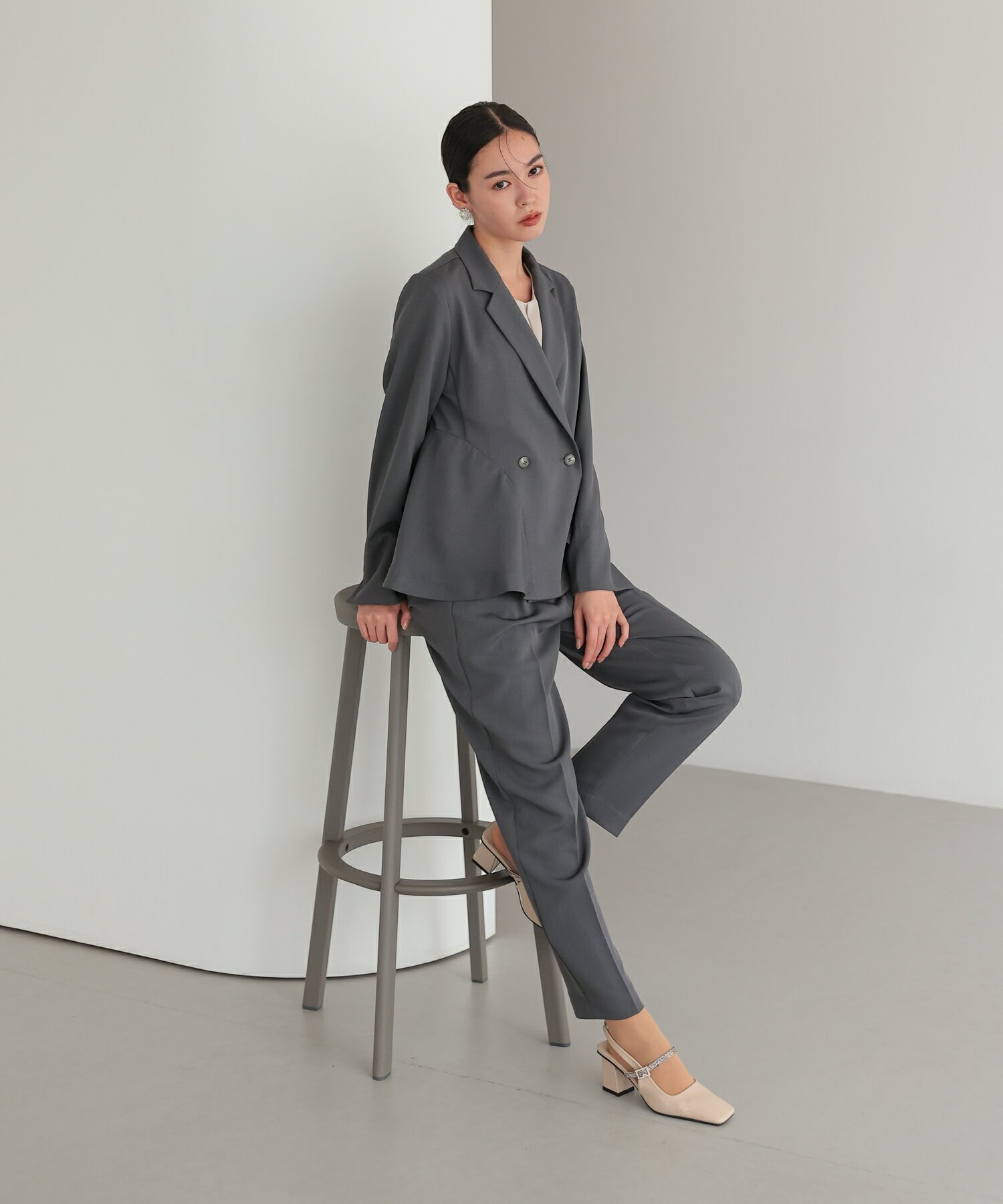 【ハレモード/haremode】のフォーマル セットアップ レディース ダブルボタン ジャケット テーパードパンツ インテリア・キッズ・メンズ・レディースファッション・服の通販 founy(ファニー) 　ファッション　Fashion　レディースファッション　Fashion for Women　アウター　Coat / Outerwear Collection　レディースジャケット・軽アウター　Jackets　セットアップ　Matching Sets　レディースパンツ・ボトムス　Pants & Trousers / Bottoms　インナー　Innerwear　カットソー　Cut and Sewn Top　クラシカル　Classical, Vintage-Inspired　シェイプ　Shape, Slim Fit　シューズ　Shoes, Footwear　シンプル　Simple, Minimal　ジャケット　Jacket, Outerwear　スーツ　Suit, Formalwear　セットアップ　Set-Up, Coordinated Outfit　ダブル　Double, Double-Breasted　バランス　Balance, Style Balance　フォーマル　Formal, Dressy　フラット　Flat, Flat Shoes　ベーシック　Basic, Essential　ボトム　Bottoms, Lower Wear　おすすめ　Recommended / Our Picks　エレガント 上品　Elegant　セレモニー　Ceremony　入学式　Entrance Ceremony　卒業式　Graduation Ceremony　ビジネス 仕事 通勤　Business / Work / Commuting　チャコール|ID: prp329100004869137 ipo3291000000036284921