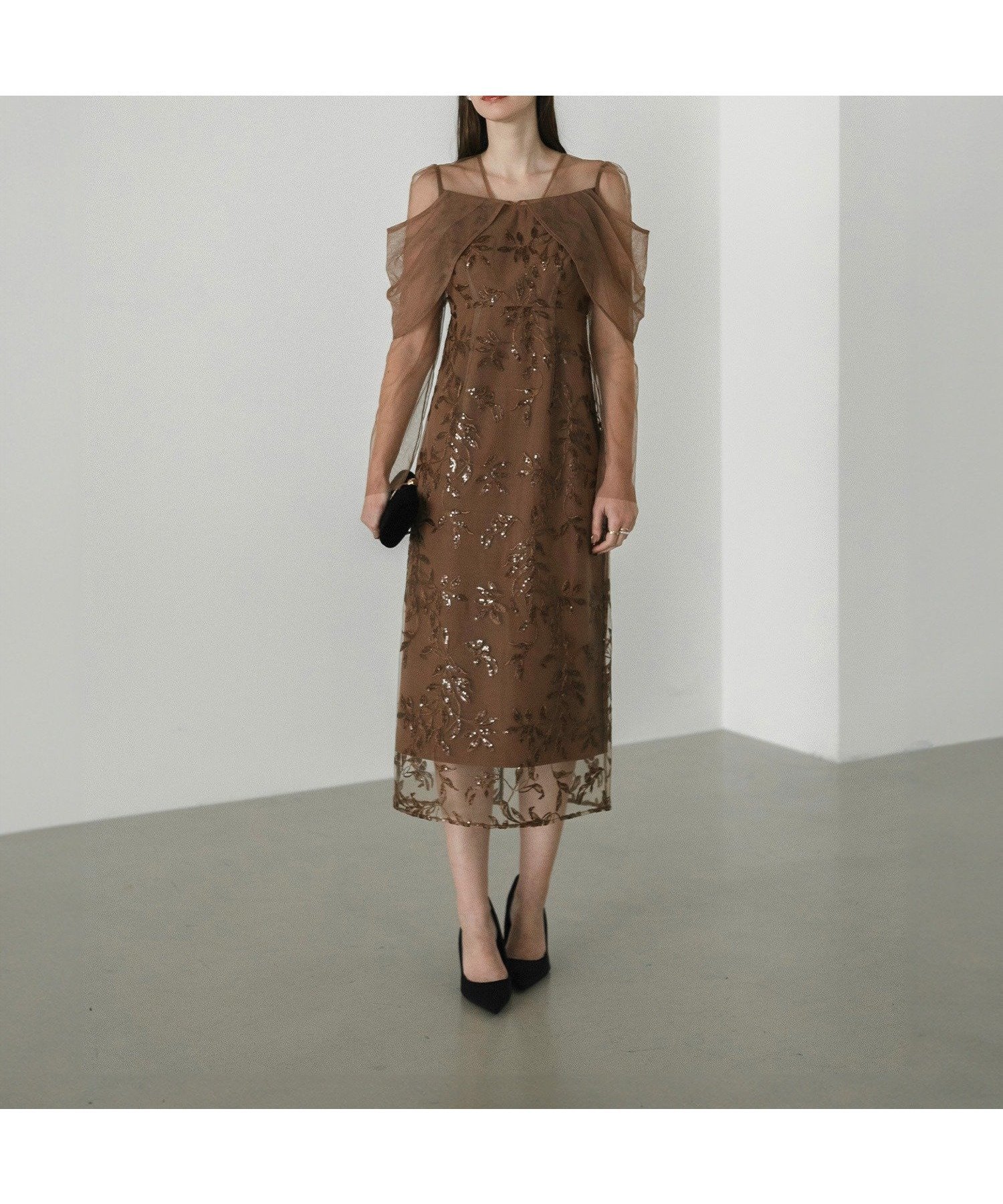 【レジャ/Leja】のLEJA-チュールロングスリーブリーフIラインワンピースドレス 結婚式レディース インテリア・キッズ・メンズ・レディースファッション・服の通販 founy(ファニー) 　ファッション　Fashion　レディースファッション　Fashion for Women　ワンピース　Dresses　フォーマル・パーティードレス・結婚式用ドレス　Elegant & Casual Dresses　エレガント 上品　Elegant　オケージョン　Occasion Wear　シアー　Sheer, See-Through　スタイリッシュ　Stylish, Fashionable　スパンコール　Sequins, Sequin Embellishment　チュール　Tulip, Tulip Motif　ドレス　Dress, One-Piece　フォーマル　Formal, Dressy　マーメイド　Mermaid, Fishtail Silhouette　リーフ　Leaf, Botanical Leaf　結婚式　Wedding　披露宴　Wedding Reception　二次会　After Party　BROWN|ID: prp329100004869146 ipo3291000000036285021