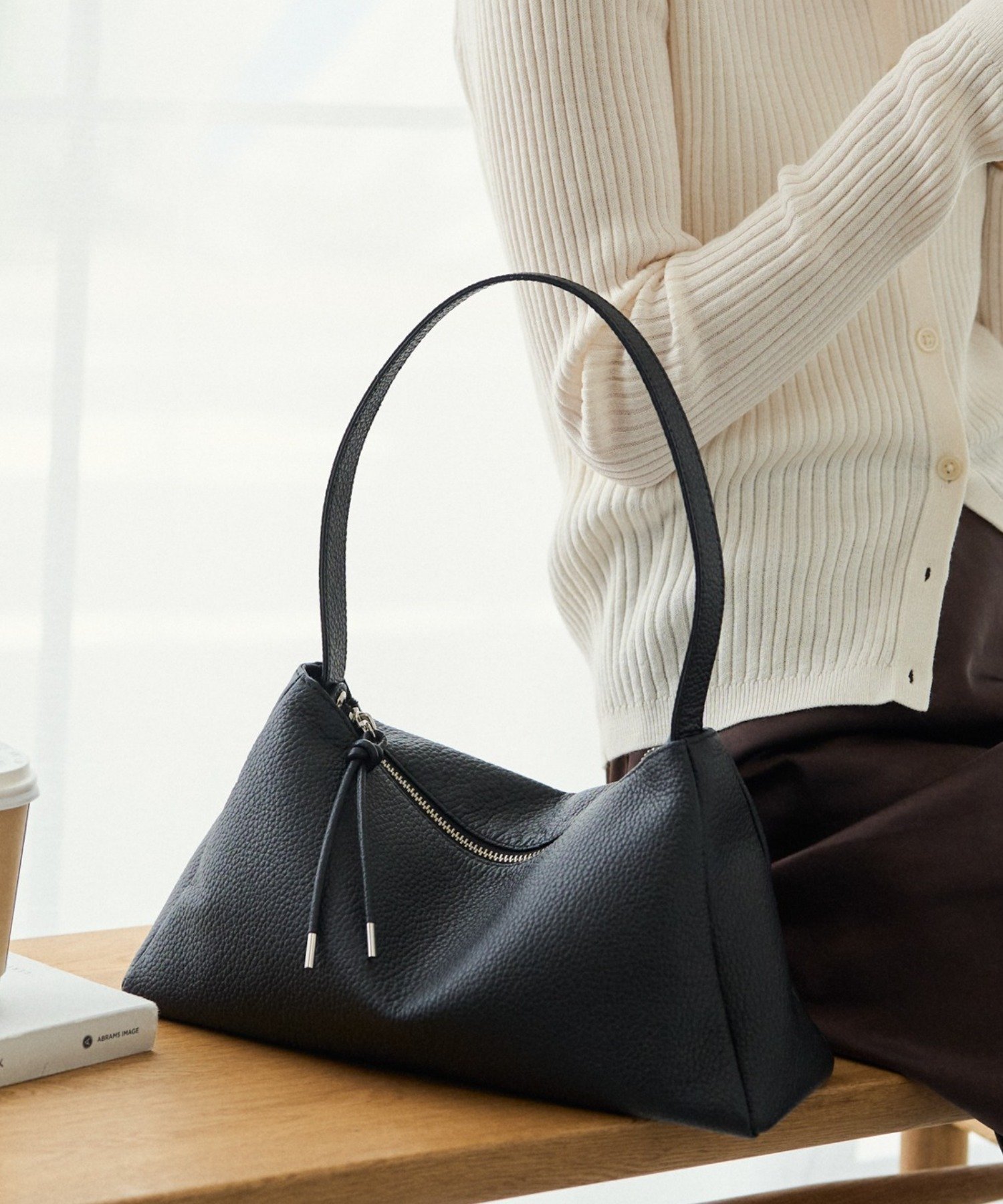 【ラシット/russet】のレザー2WAYショルダーバッグ インテリア・キッズ・メンズ・レディースファッション・服の通販 founy(ファニー) 　ファッション　Fashion　レディースファッション　Fashion for Women　バッグ　Bags　オケージョン　Occasion Wear　ショルダー　Shoulder, Shoulder Strap　ショート　Short, Short Length　シンプル　Simple, Minimal　トレンド　Trend, Trending Now　人気　Popular, Best Seller　バランス　Balance, Style Balance　フォルム　Silhouette, Form　ポケット　Pocket, Pocket Detail　メタル　Metal, Metal Parts　ロング　Long, Long-Length　日本製　Made In Japan　旅行　Travel　エレガント 上品　Elegant　セレモニー　Ceremony　ブラック|ID: prp329100004869149 ipo3291000000036285084