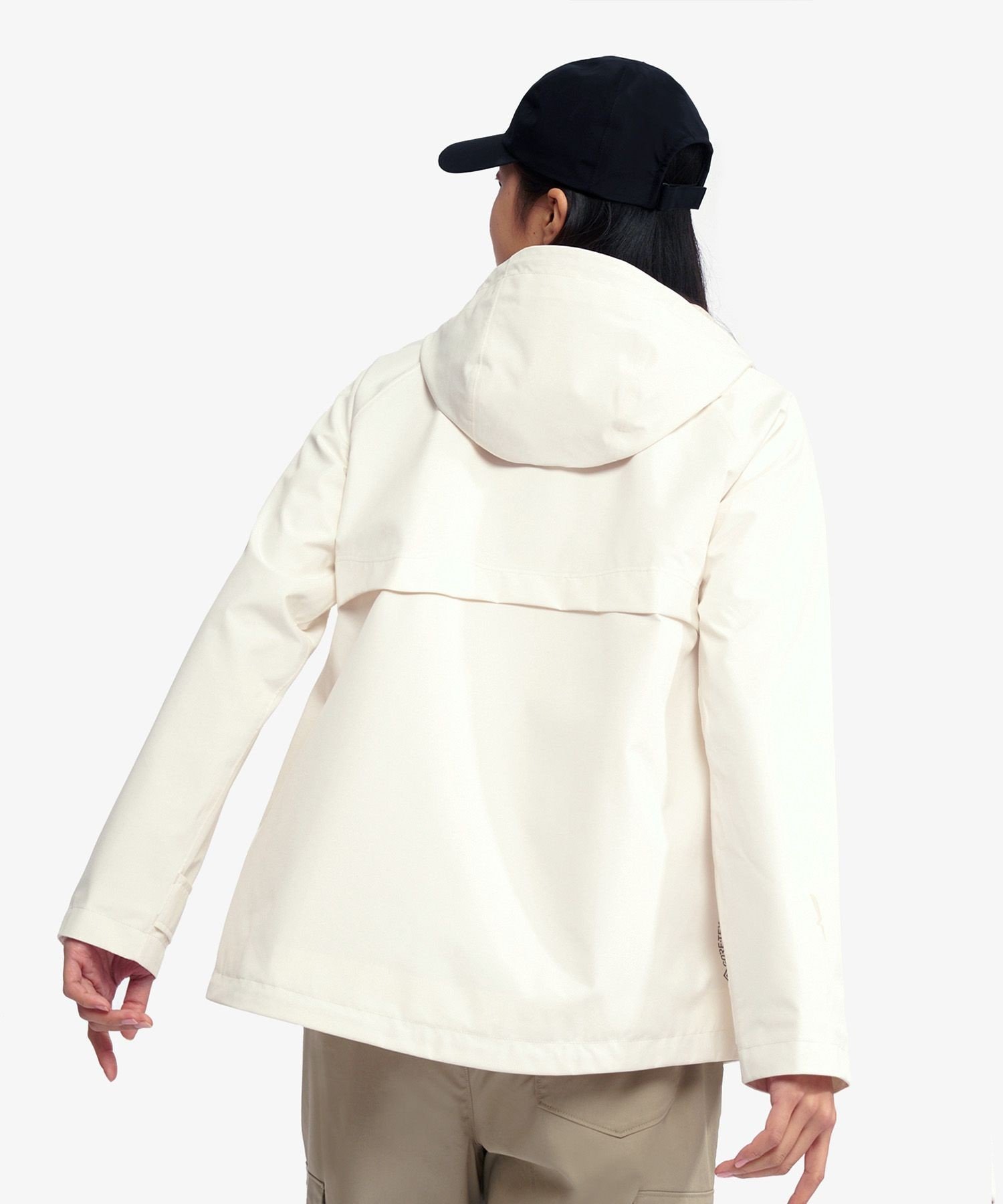 【エーグル/AIGLE】のGORE-TEX ゴアテックス 防風 撥水 透湿 軽量 パッカブルフーデッドジャケット インテリア・キッズ・メンズ・レディースファッション・服の通販 founy(ファニー) 　ファッション　Fashion　レディースファッション　Fashion for Women　アウター　Coat / Outerwear Collection　レディースジャケット・軽アウター　Jackets　ジャケット　Jacket, Outerwear　スタイリッシュ　Stylish, Fashionable　ドローコード　Drawcord, Drawstring Cord　ハンド　Hand, Handmade　ポケット　Pocket, Pocket Detail　モダン　Modern, Contemporary　軽量　Lightweight, Ultra Light　ホワイト|ID: prp329100004869468 ipo3291000000036290599