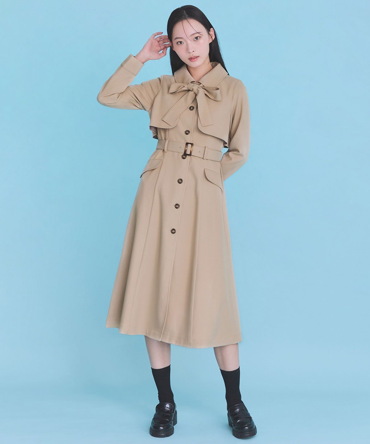 【レディアゼル/REDYAZEL】の2WAYレイヤードライクリボントレンチコート インテリア・キッズ・メンズ・レディースファッション・服の通販 founy(ファニー) 　ファッション　Fashion　レディースファッション　Fashion for Women　アウター　Coat / Outerwear Collection　コート・ロングコート・ピーコート　Long Coats, Peacoats & More　トレンチコート / 春秋の定番アウター　Trench Coats　クラシカル　Classical, Vintage-Inspired　ジャケット　Jacket, Outerwear　デニム　Denim, Jeans Material　トレンチ　Trench, Trench Coat　フェミニン　Feminine, Girly　フロント　Front, Front Design　リボン　Ribbon, Bow　ロング　Long, Long-Length　羽織　Haori, Light Jacket　ベージュ|ID: prp329100004869484 ipo3291000000036290897