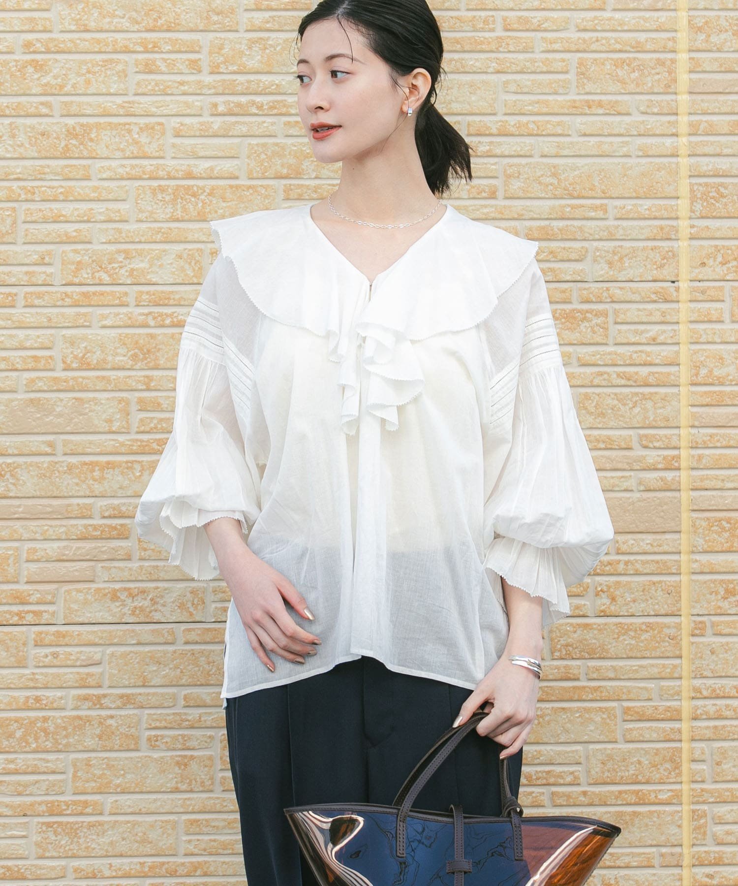 【アーバンリサーチ/URBAN RESEARCH】の『一部WEB限定カラー』コットンボイルラッフルブラウス インテリア・キッズ・メンズ・レディースファッション・服の通販 founy(ファニー) 　ファッション　Fashion　レディースファッション　Fashion for Women　トップス・カットソー　Cut & Sew Tops　シャツ・ブラウス・オフィスカジュアル　Elegant Blouses & Button-Ups　インド　Indian Textile　春　Spring　ギャザー　Gathered, Ruffled　シアー　Sheer, See-Through　スラックス　Slacks, Dress Pants　デコルテ　Décolleté, Neckline　デニム　Denim, Jeans Material　フリル　Frill, Ruffle　ミックス　Mix, Mixed Style　レース　Lace, Lace Fabric　ワイド　Wide, Wide Fit　S/S・春夏　SS, Spring/Summer, Warm Season　おすすめ　Recommended / Our Picks　夏　Summer　2026年　2026　オフホワイト|ID: prp329100004869488 ipo3291000000036291050