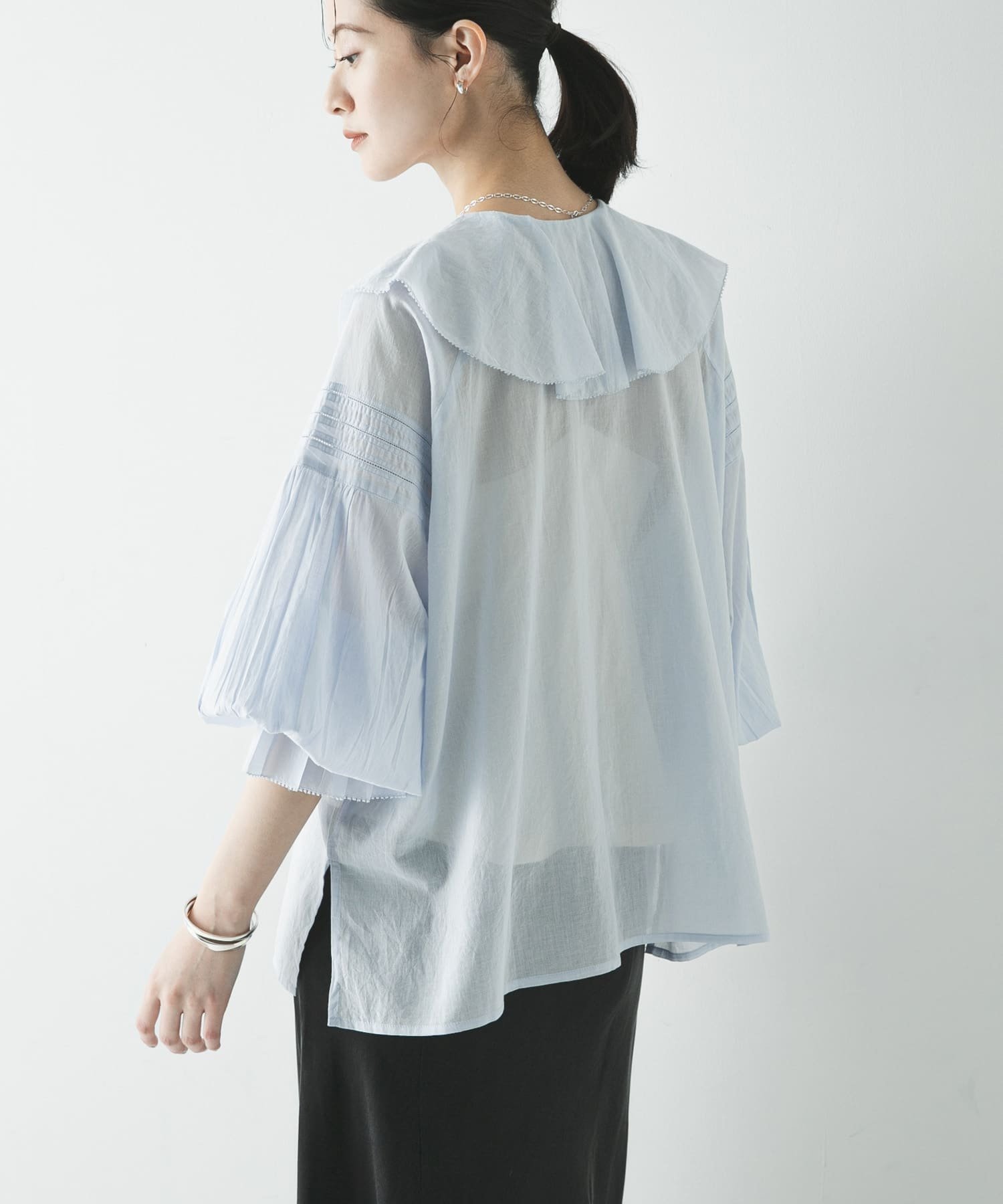 【アーバンリサーチ/URBAN RESEARCH】の『一部WEB限定カラー』コットンボイルラッフルブラウス インテリア・キッズ・メンズ・レディースファッション・服の通販 founy(ファニー) 　ファッション　Fashion　レディースファッション　Fashion for Women　トップス・カットソー　Cut & Sew Tops　シャツ・ブラウス・オフィスカジュアル　Elegant Blouses & Button-Ups　インド　Indian Textile　春　Spring　ギャザー　Gathered, Ruffled　シアー　Sheer, See-Through　スラックス　Slacks, Dress Pants　デコルテ　Décolleté, Neckline　デニム　Denim, Jeans Material　フリル　Frill, Ruffle　ミックス　Mix, Mixed Style　レース　Lace, Lace Fabric　ワイド　Wide, Wide Fit　S/S・春夏　SS, Spring/Summer, Warm Season　おすすめ　Recommended / Our Picks　夏　Summer　2026年　2026　ブルー系その他|ID: prp329100004869488 ipo3291000000036291053