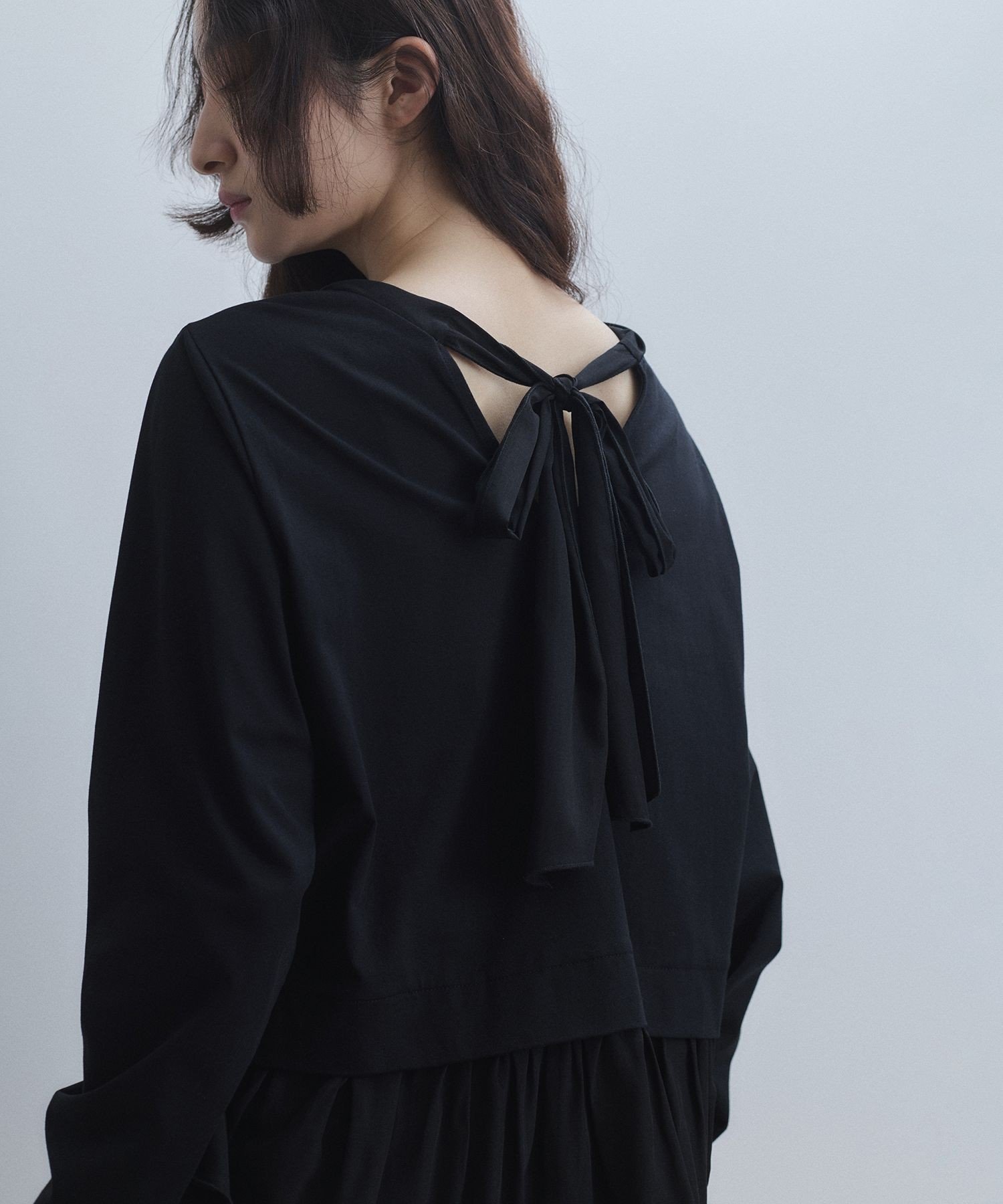 【アダム エ ロペ/ADAM ET ROPE'】の【WEB限定】2WAYバックリボントップス インテリア・キッズ・メンズ・レディースファッション・服の通販 founy(ファニー) 　ファッション　Fashion　レディースファッション　Fashion for Women　トップス・カットソー　Cut & Sew Tops　ウォッシャブル　Machine Washable　カッティング　Cutting Detail　カットソー　Cut and Sewn Top　デニム　Denim, Jeans Material　ドッキング　Docking, Mixed Material　ハーフ　Half, Half-Length　フェミニン　Feminine, Girly　ラッフル　Ruffle, Frill　ランダム　Random, Irregular　リボン　Ribbon, Bow　A/W・秋冬　Autumn/Winter　おすすめ　Recommended / Our Picks　エレガント 上品　Elegant　2026年　2026　ブラック(01)|ID: prp329100004869522 ipo3291000000036292048