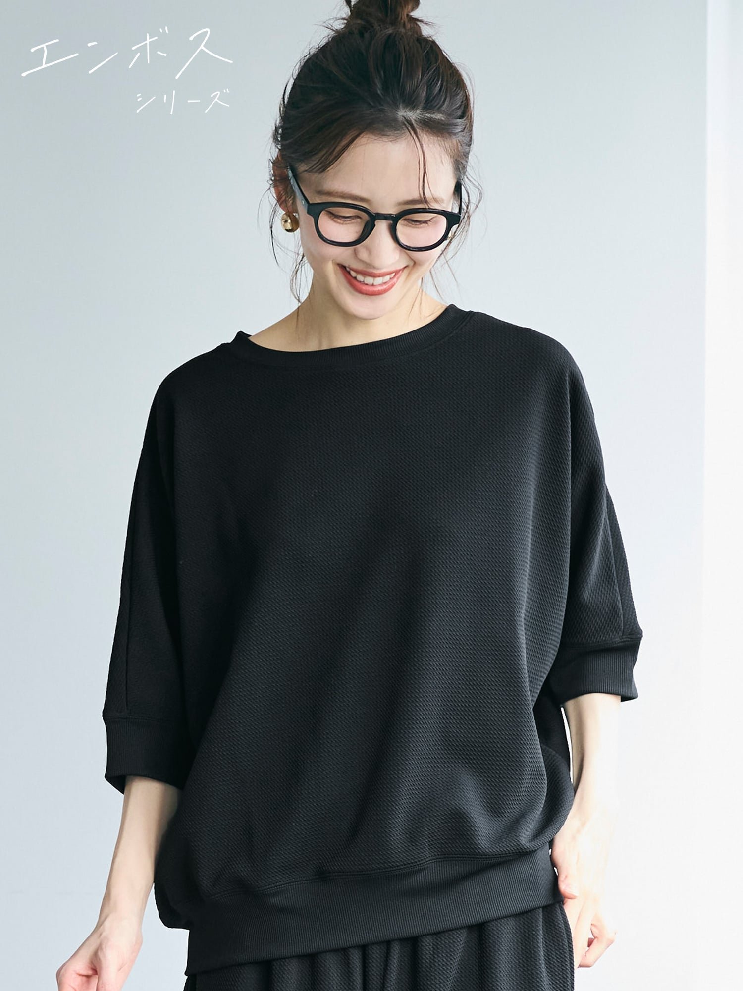 【コカ/COCA】のエンボスドルマントップス インテリア・キッズ・メンズ・レディースファッション・服の通販 founy(ファニー) 　ファッション　Fashion　レディースファッション　Fashion for Women　トップス・カットソー　Cut & Sew Tops　アクセサリー　Fashion Accessories　カットソー　Cut and Sewn Top　シンプル　Simple, Minimal　ストレッチ　Stretch, Stretchy Fabric　スラックス　Slacks, Dress Pants　ダウン　Down, Puffer　デニム　Denim, Jeans Material　ポケット　Pocket, Pocket Detail　半袖　Short Sleeve, Half Sleeve　無地　Plain, Solid Color　リラックス　Relax, Relaxed Fit　ワイド　Wide, Wide Fit　おすすめ　Recommended / Our Picks　ビジネス 仕事 通勤　Business / Work / Commuting　2026年　2026　Black|ID: prp329100004869558 ipo3291000000036292908