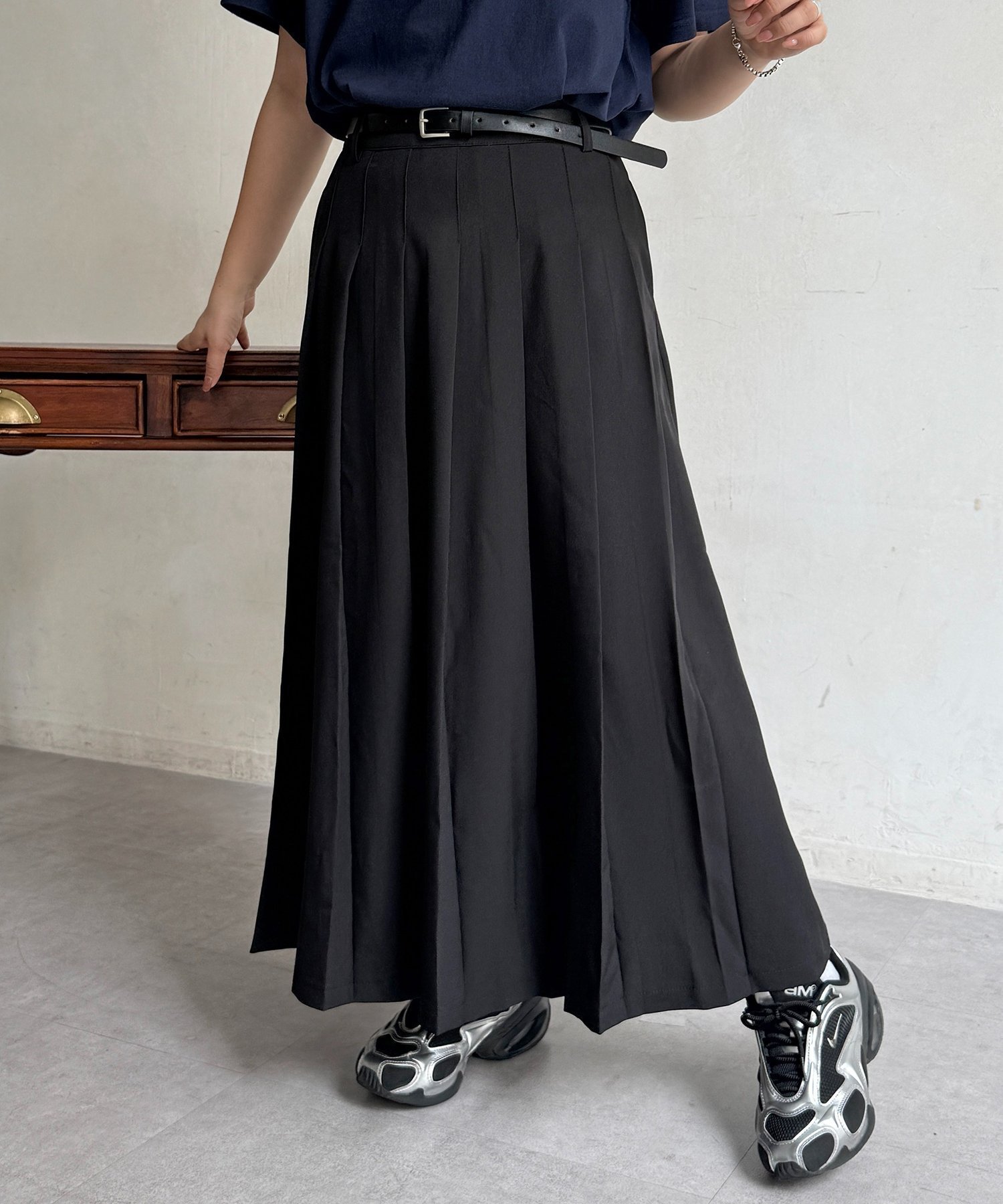 【シーピーシーエム/CPCM】のベルト付きプリーツスカート インテリア・キッズ・メンズ・レディースファッション・服の通販 founy(ファニー) 　ファッション　Fashion　レディースファッション　Fashion for Women　スカート　Skirts　プリーツスカート / 上品フェミニンスタイル　Pleated Skirts　ベルト&ウエストマーク　Belts & Waist Accessories　春　Spring　キャップ　Cap, Baseball Cap　グラフィック　Graphic, Graphic Design　シンプル　Simple, Minimal　ジャケット　Jacket, Outerwear　スウェット / スエット　Sweatshirt, Sweatwear　スニーカー　Sneakers, Trainers　プリーツ　Pleats, Pleated　ロング　Long, Long-Length　おすすめ　Recommended / Our Picks　ブラック|ID: prp329100004869575 ipo3291000000036293008